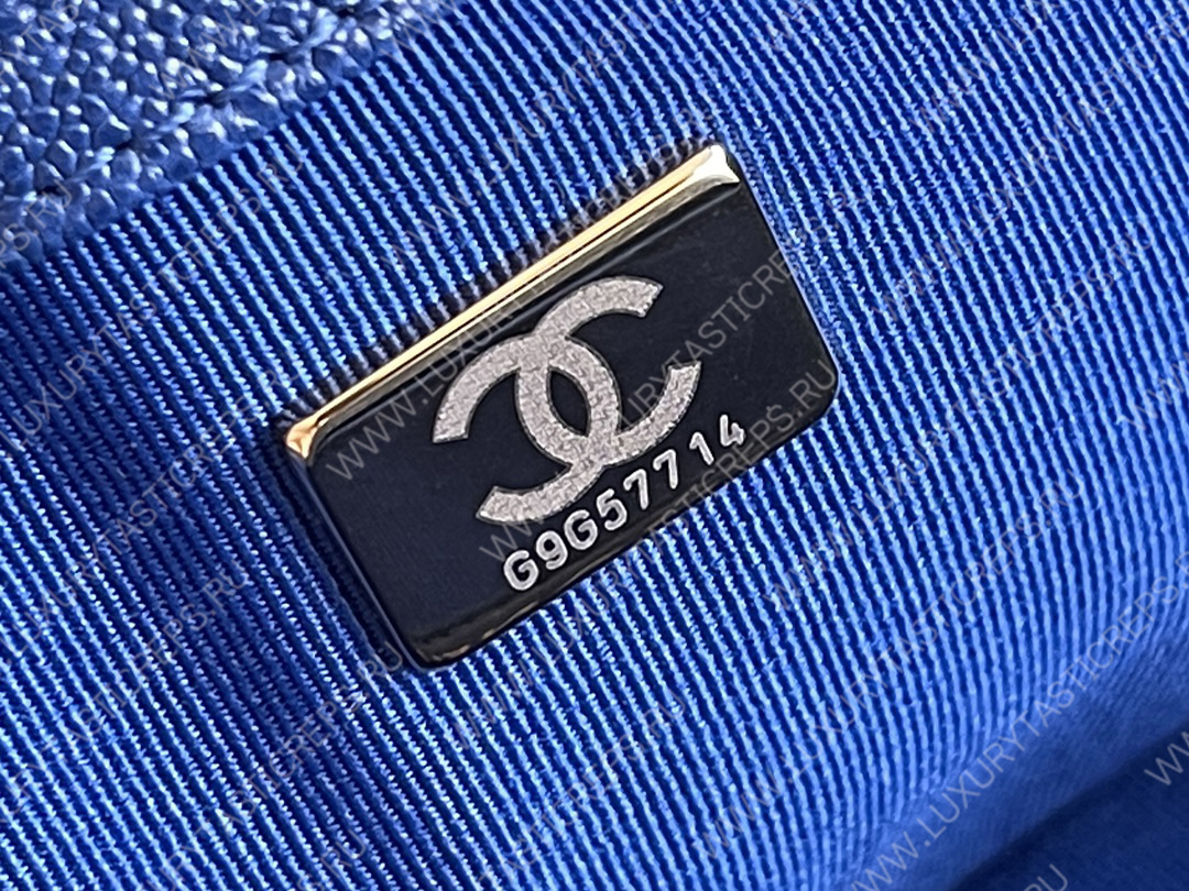 Ch*el boy flap bag chevron caviar old medium a67085 blue