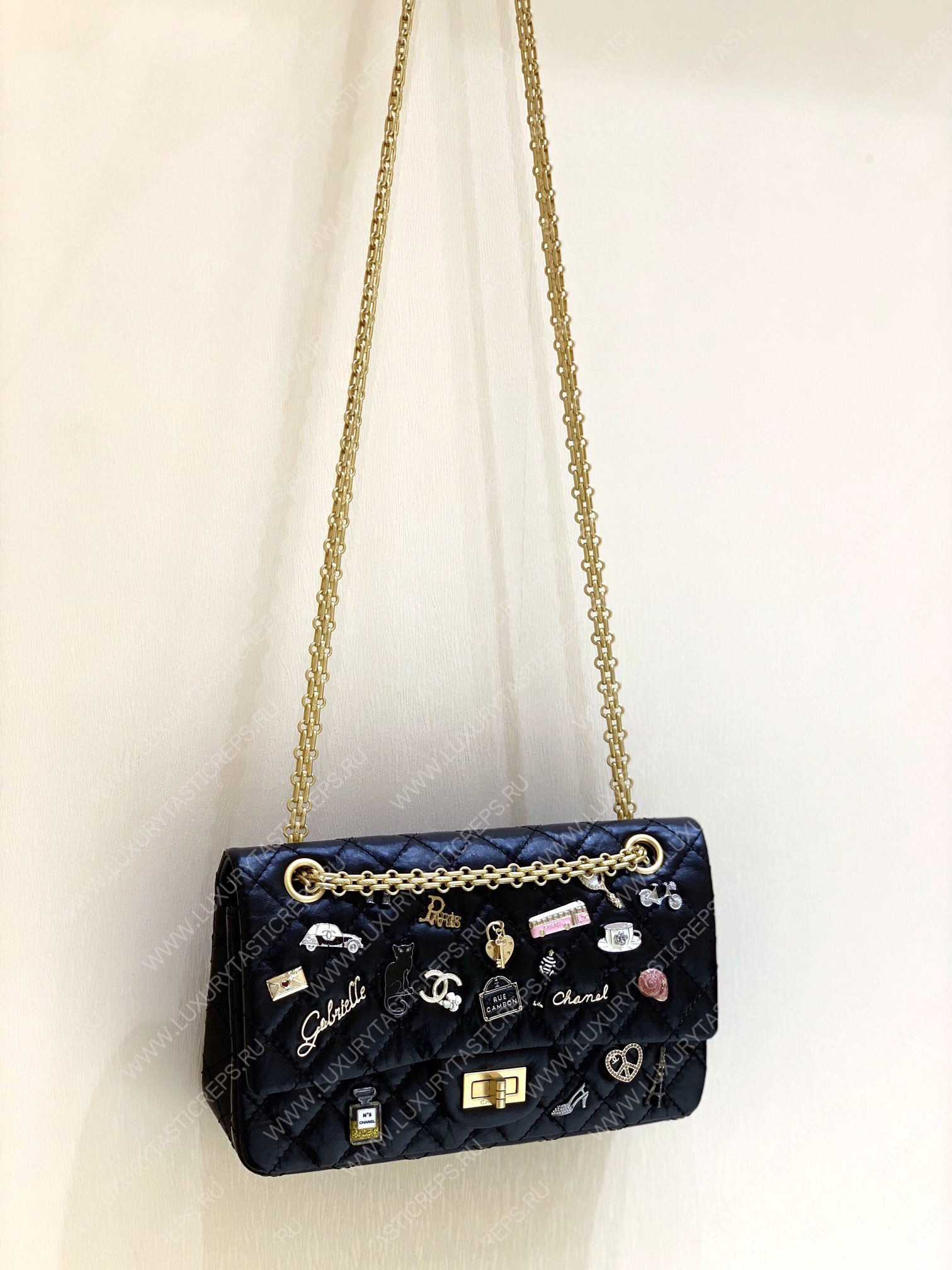 Ch*el reissue paris charms 18p