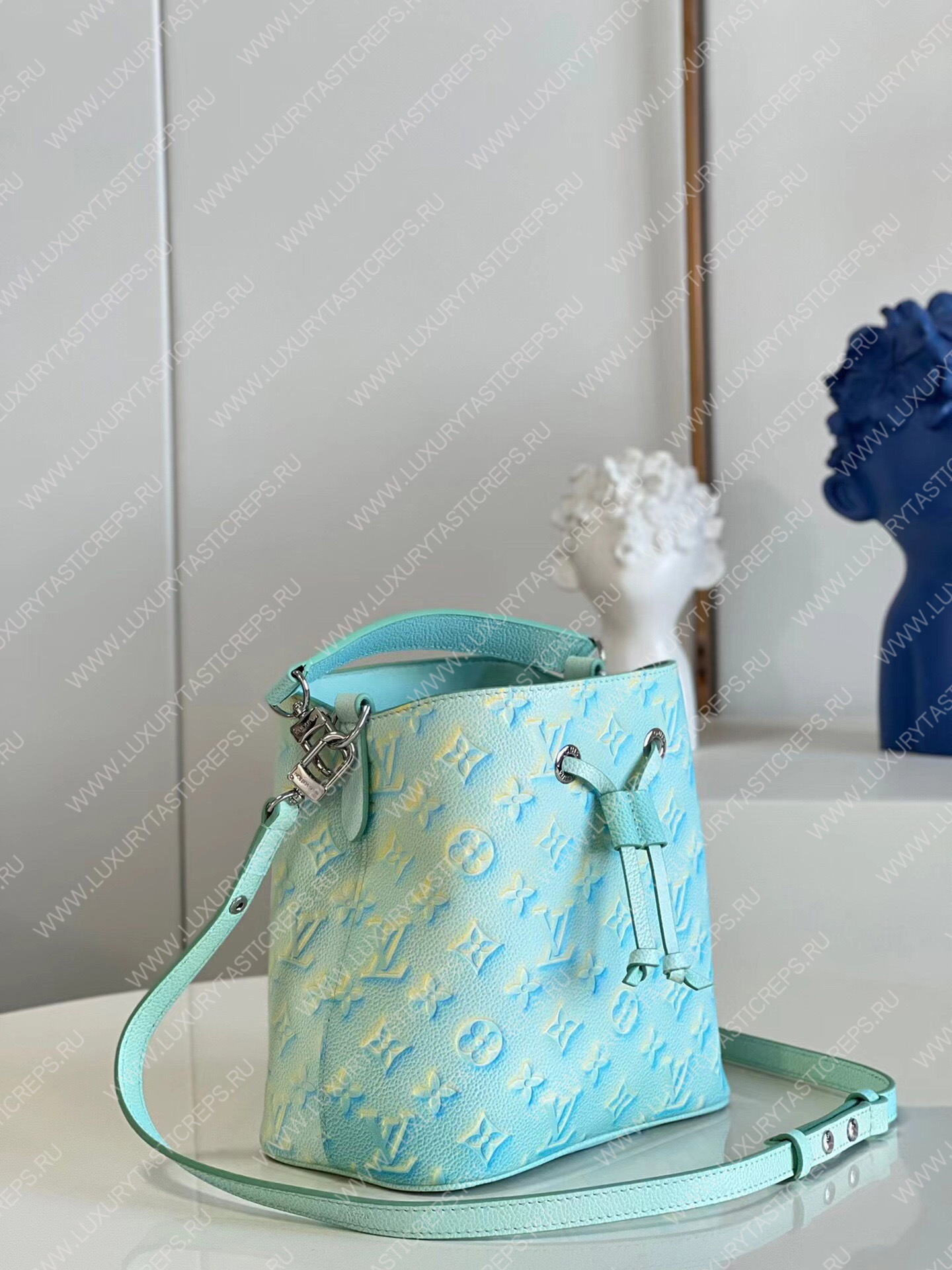 l**is V*t*n nÉonoÉ bb turquise m46174