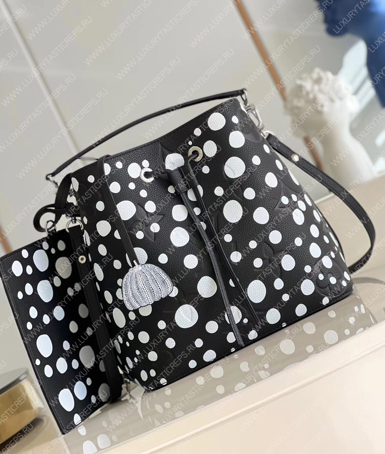 l**is V*t*n lv x yk nÉonoÉ mm black/white m21753