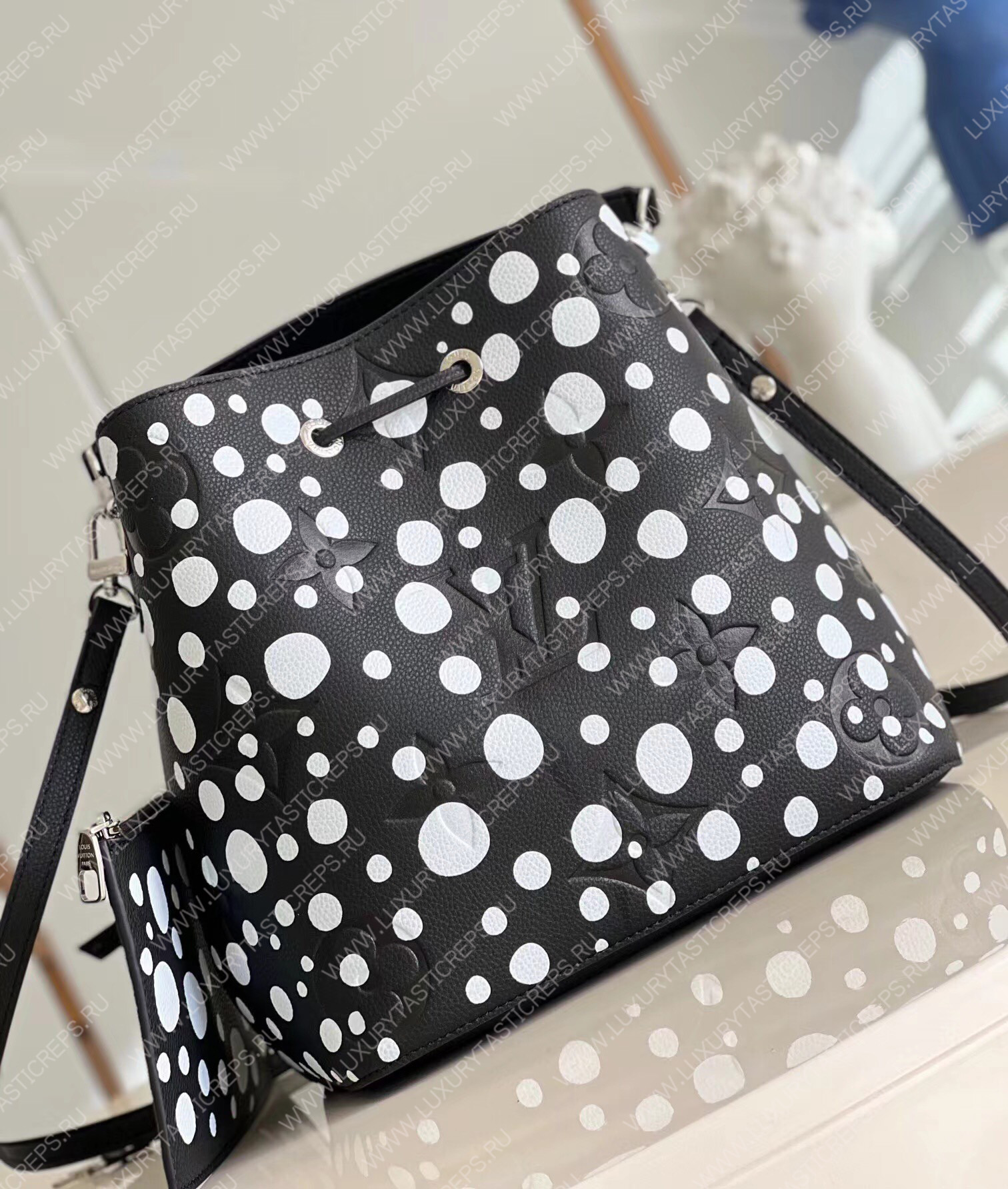 l**is V*t*n lv x yk nÉonoÉ mm black/white m21753