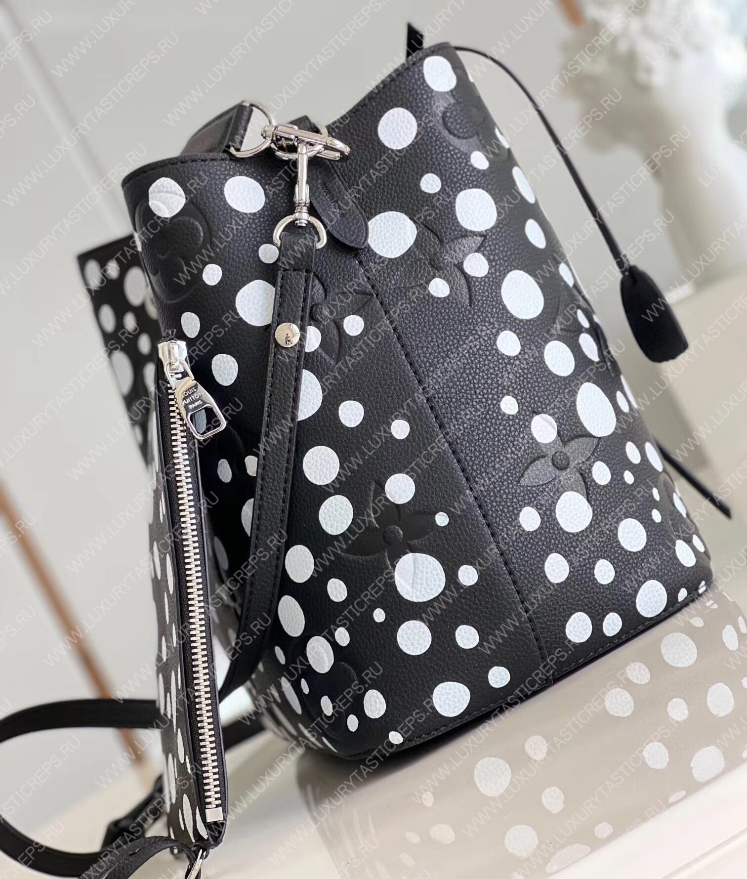 l**is V*t*n lv x yk nÉonoÉ mm black/white m21753