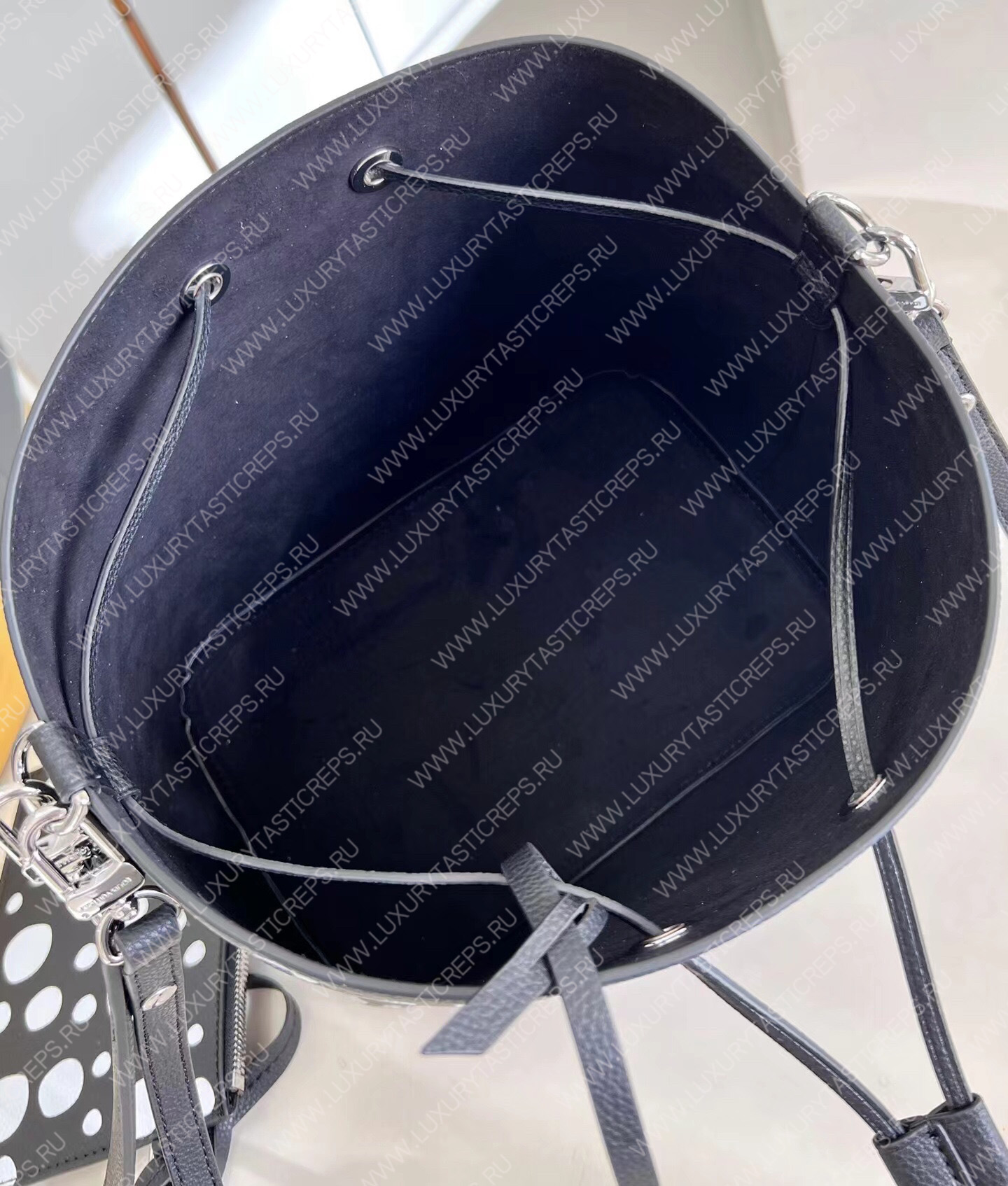 l**is V*t*n lv x yk nÉonoÉ mm black/white m21753