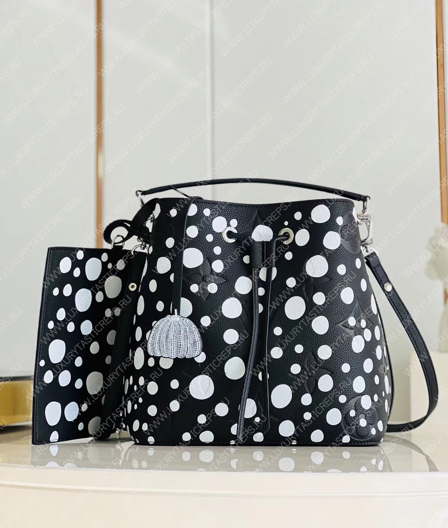 l**is V*t*n lv x yk nÉonoÉ mm black/white m21753