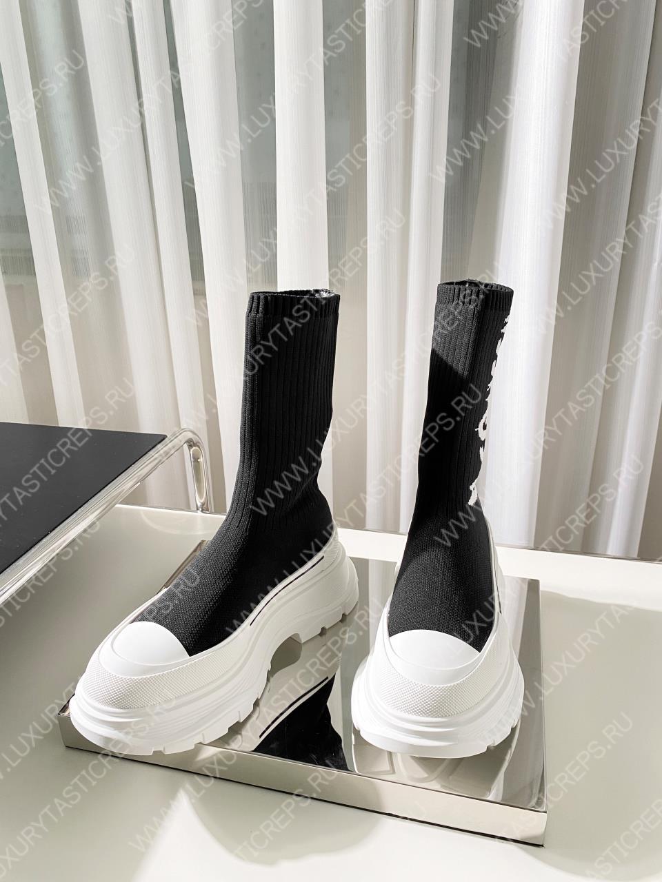 ALEXANDER MCQUEEN GRAFFITI KNIT TREAD SLICK BOOT BLACK AMD WHITE 705671W4TV19787