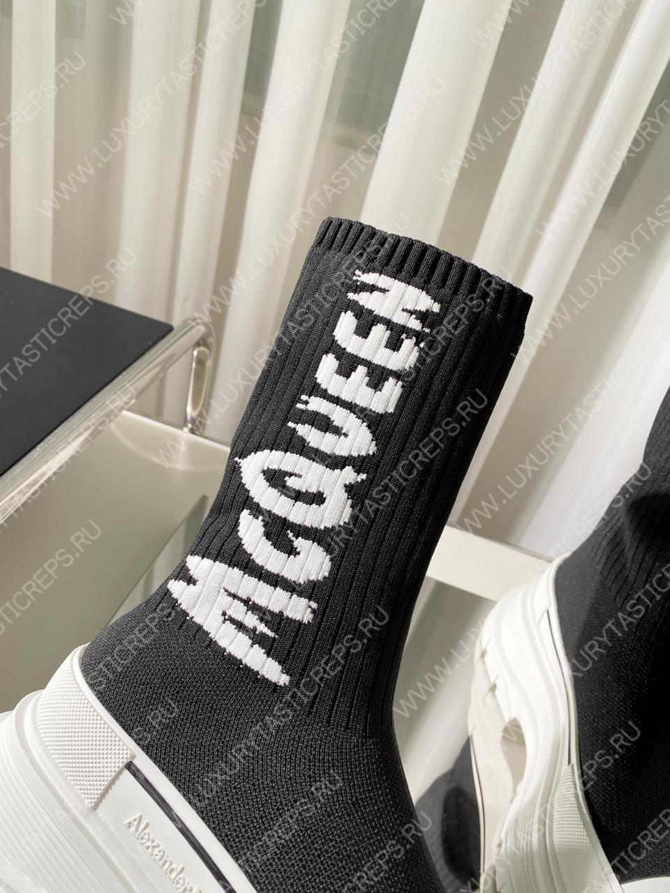 ALEXANDER MCQUEEN GRAFFITI KNIT TREAD SLICK BOOT BLACK AMD WHITE 705671W4TV19787