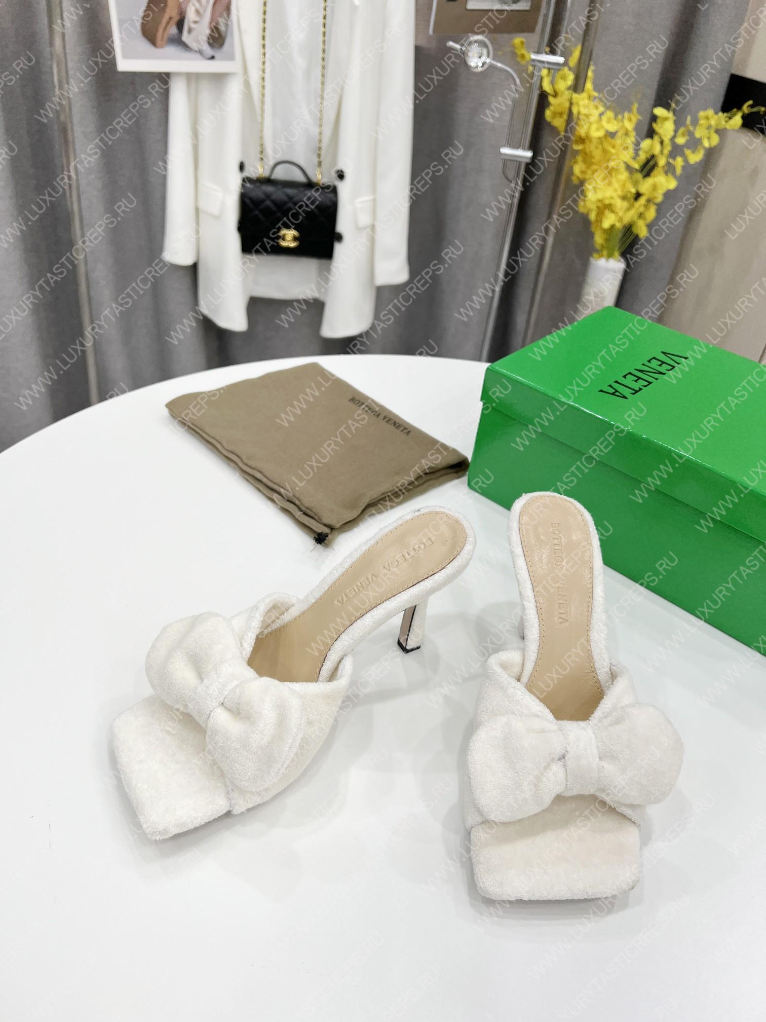 bo*te*ga Ve*ne*ta bow detailed heeled slides white 690025v