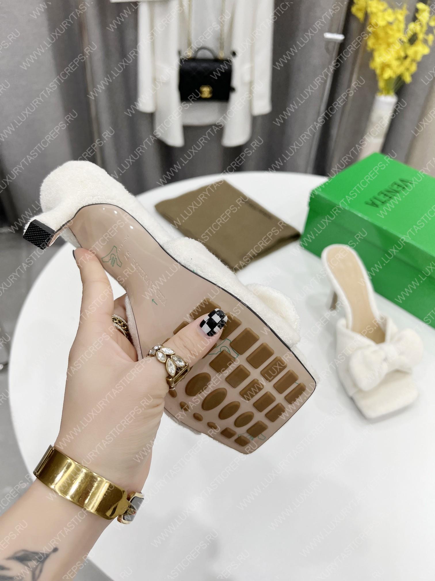 bo*te*ga Ve*ne*ta bow detailed heeled slides white 690025v