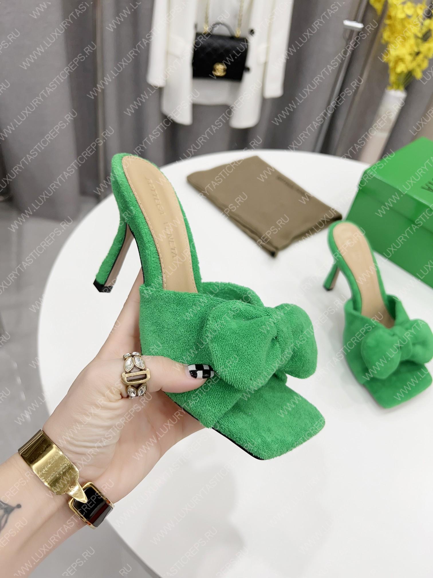 bo*te*ga Ve*ne*ta bow detailed heeled slides green 690025v