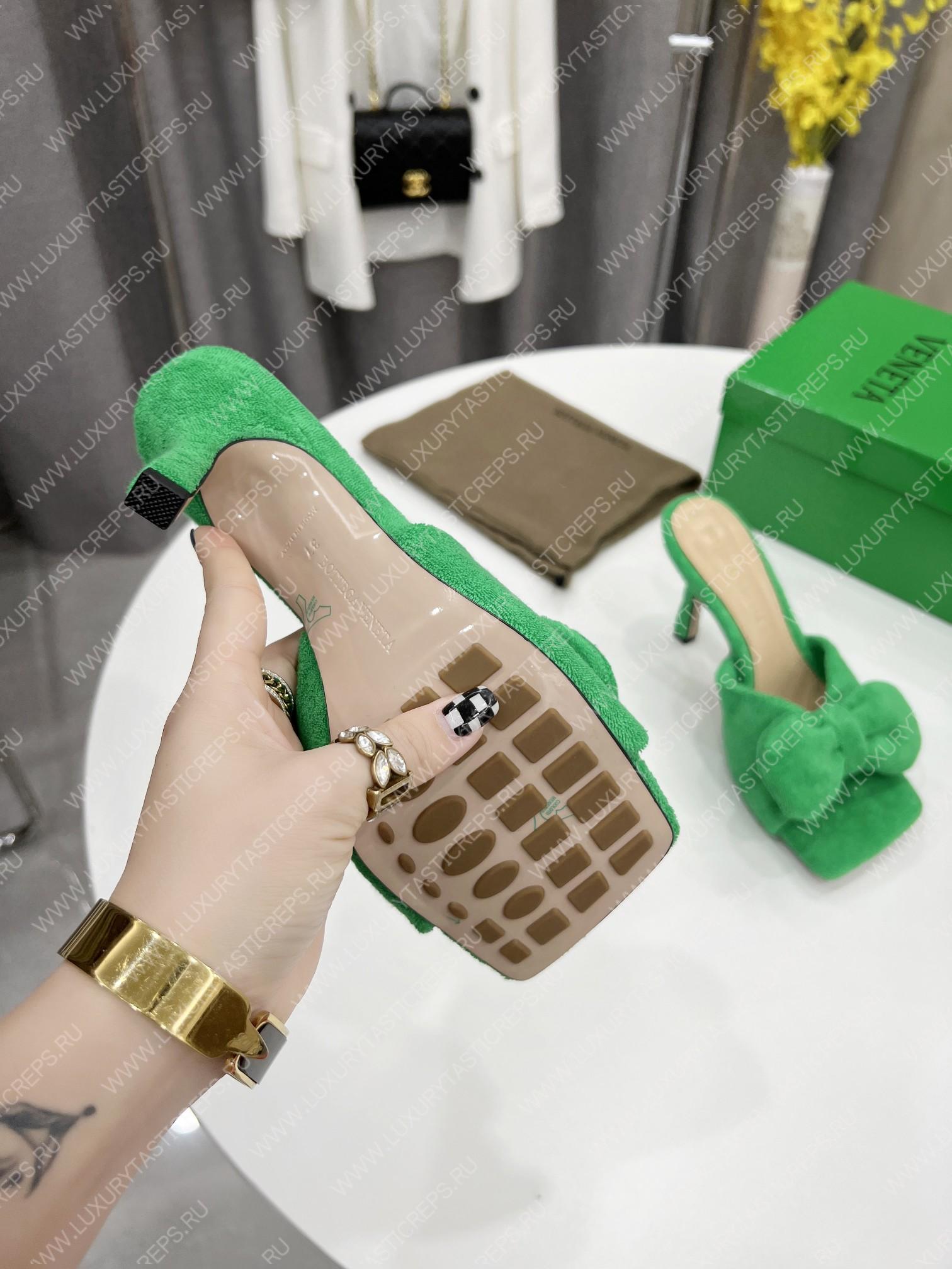 bo*te*ga Ve*ne*ta bow detailed heeled slides green 690025v