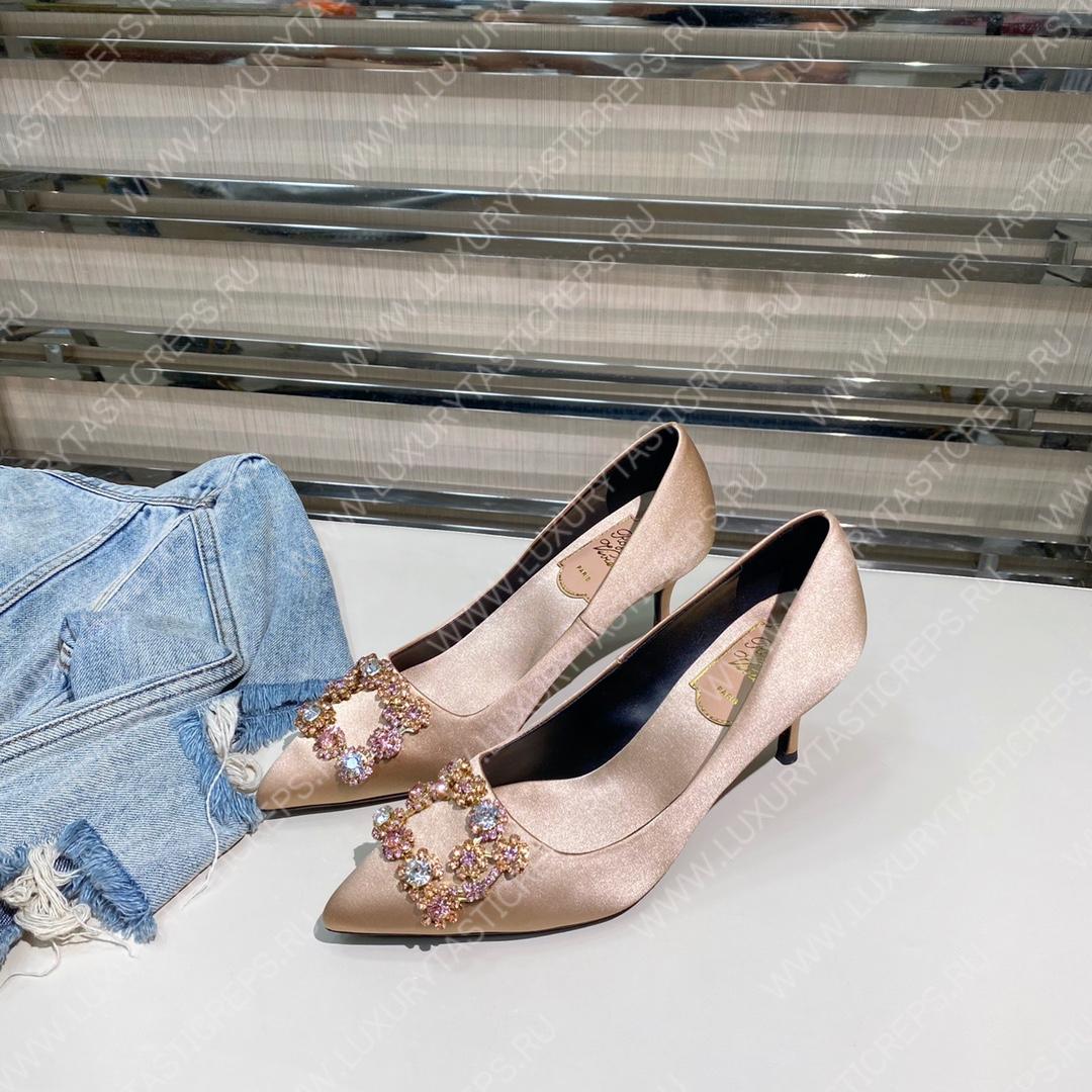 ROGER VIVER FLOWER STRASS BUCKLE PUMPS IN STAIN BEIGE RVW4141