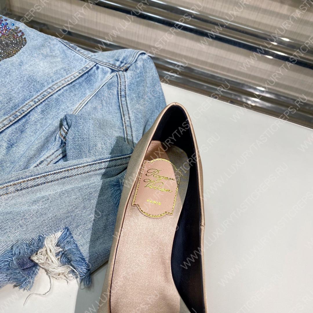 ROGER VIVER FLOWER STRASS BUCKLE PUMPS IN STAIN BEIGE RVW4141