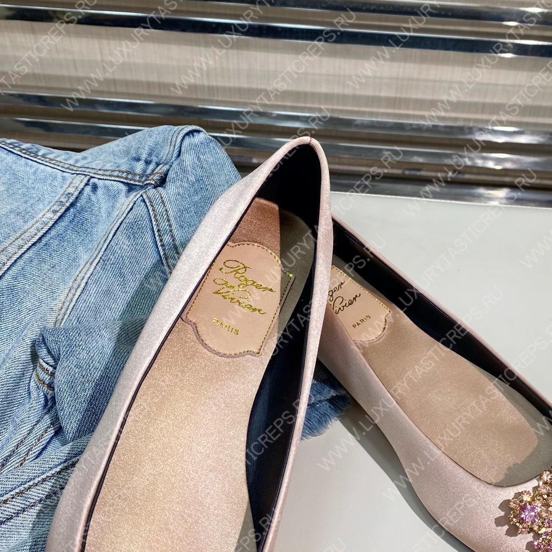 ROGER VIVER FLOWER STRASS BUCKLE PUMPS IN STAIN PINK RVW4141