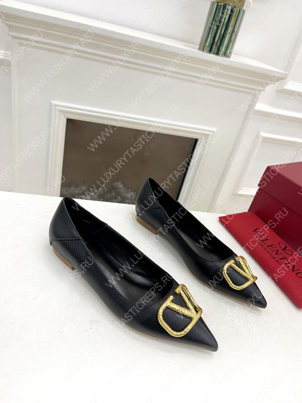 VALENTINO V BUCKLE PUMPS BLACK SW2S0Q63DSH0NO