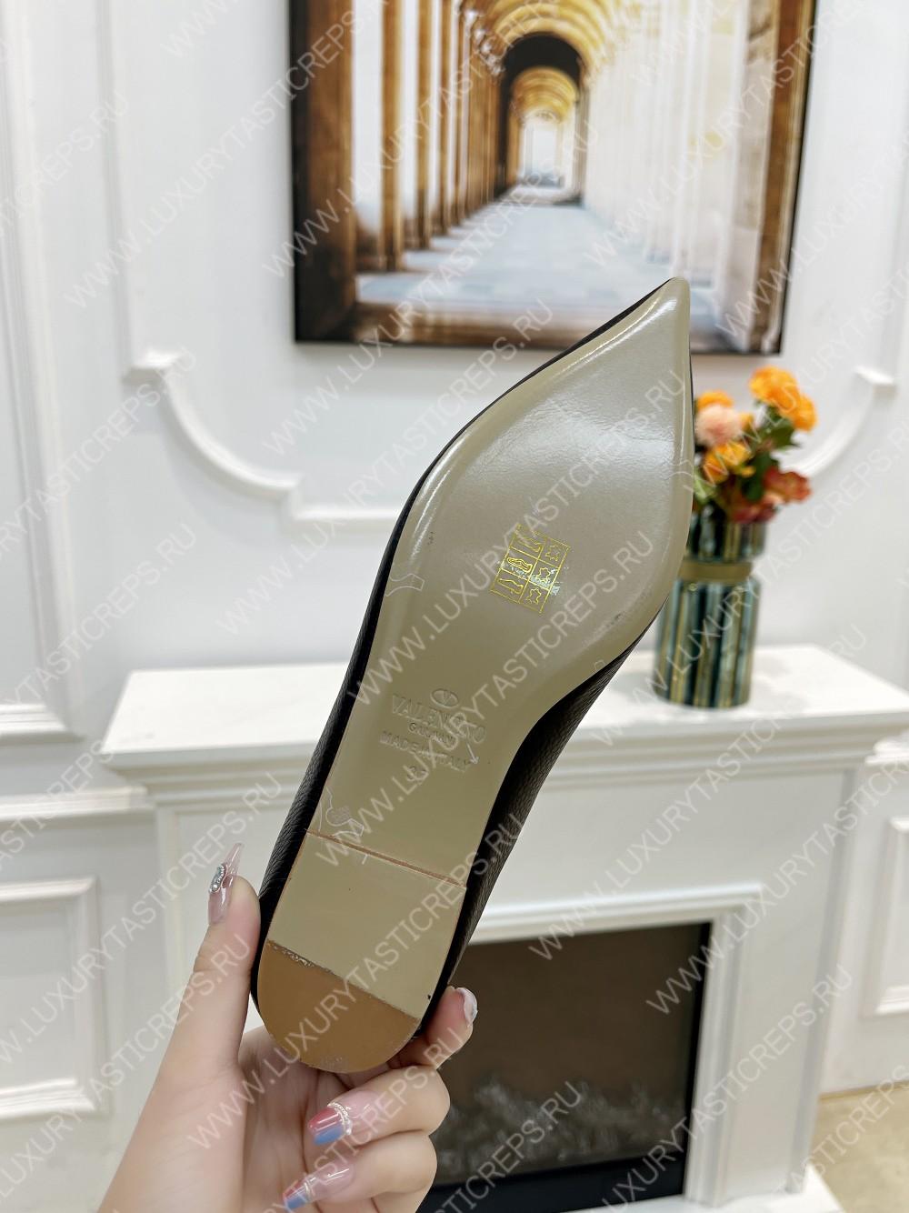 VALENTINO V BUCKLE PUMPS BLACK SW2S0Q63DSH0NO