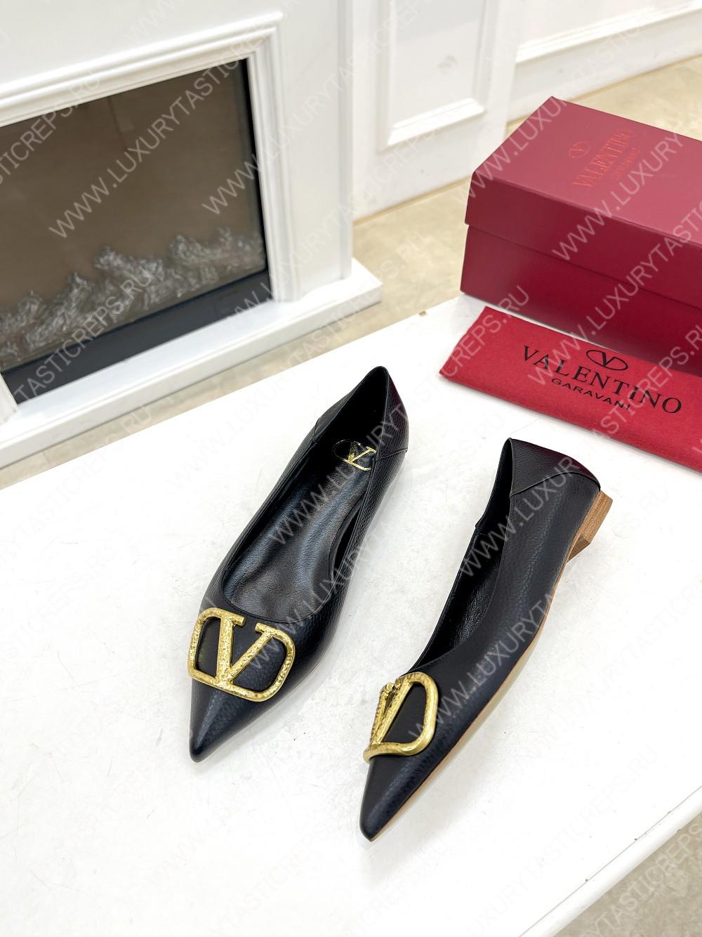 VALENTINO V BUCKLE PUMPS BLACK SW2S0Q63DSH0NO