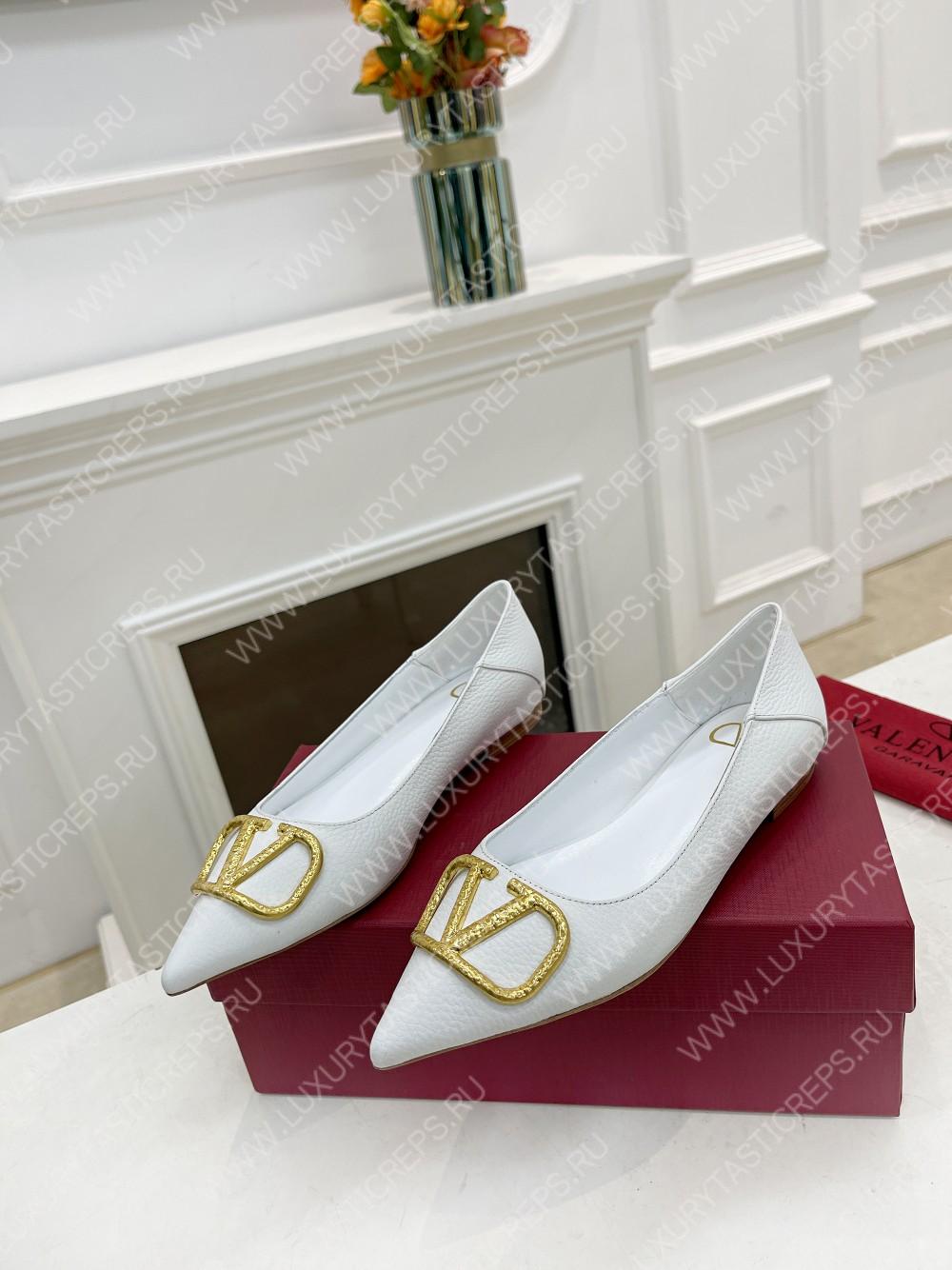 VALENTINO V BUCKLE PUMPS WHITE SW2S0Q63DSH0NO