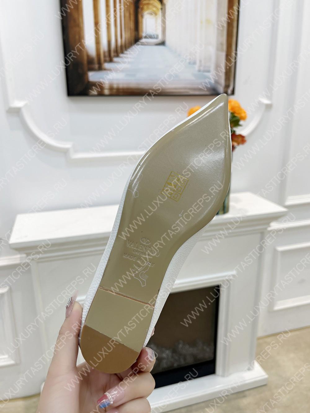 VALENTINO V BUCKLE PUMPS WHITE SW2S0Q63DSH0NO