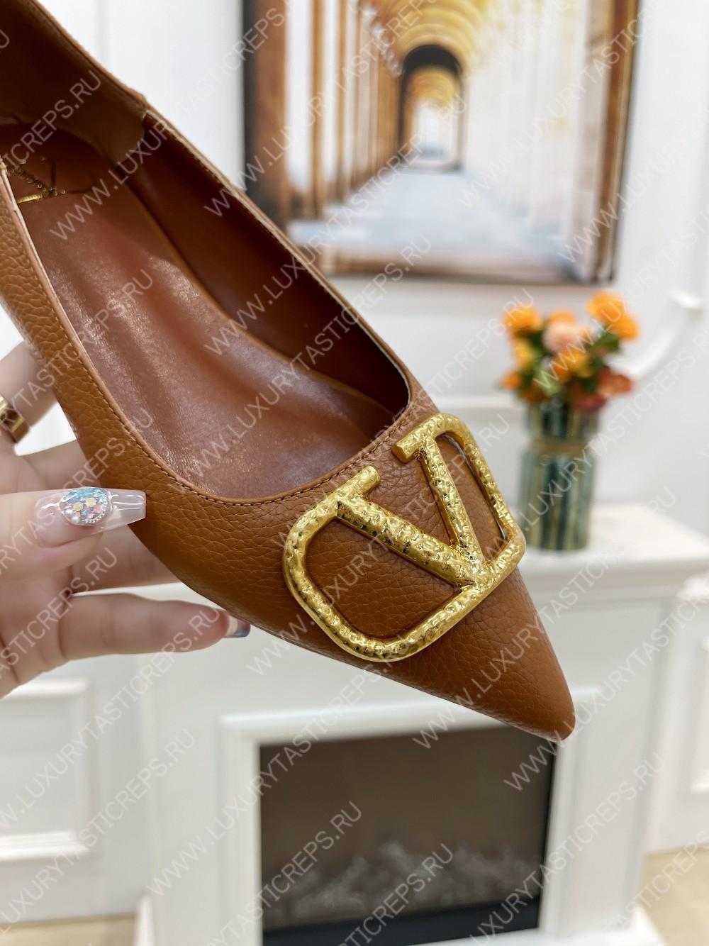 VALENTINO V BUCKLE PUMPS BROWN SW2S0Q63DSH0NO