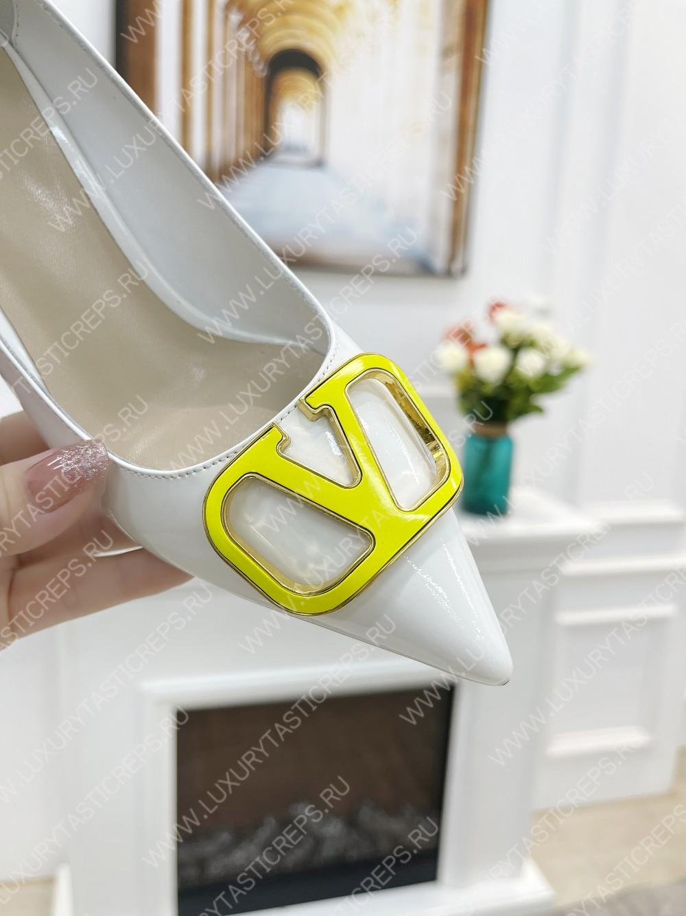 VALENTINO V BUCKLE PUMPS WHITE 1W2S0FH8LAFGF9