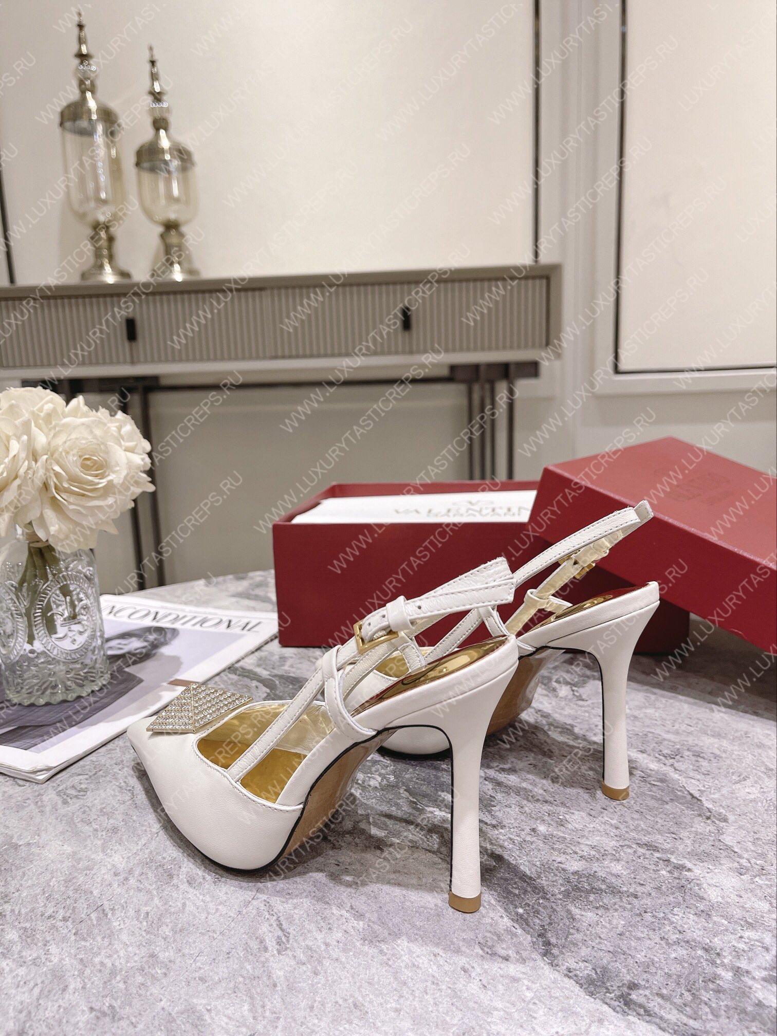 VALENTINO ONE STUD PUMP WITH CRYSTALS WHITE WS0R01TMK