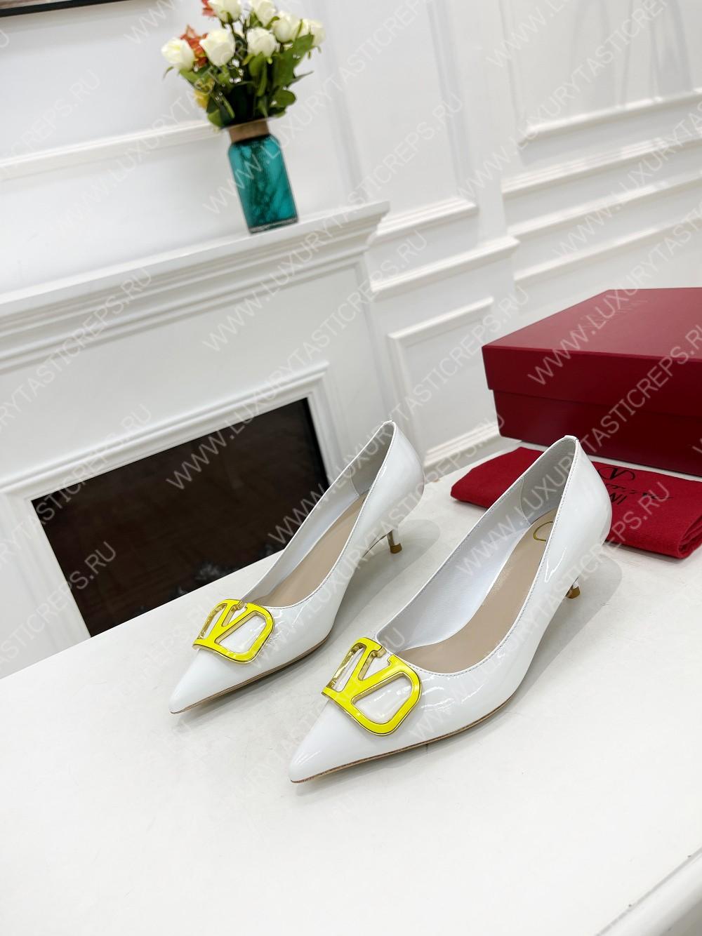 VALENTINO V BUCKLE PUMPS WHITE 1W2S0FH8LAFGF9