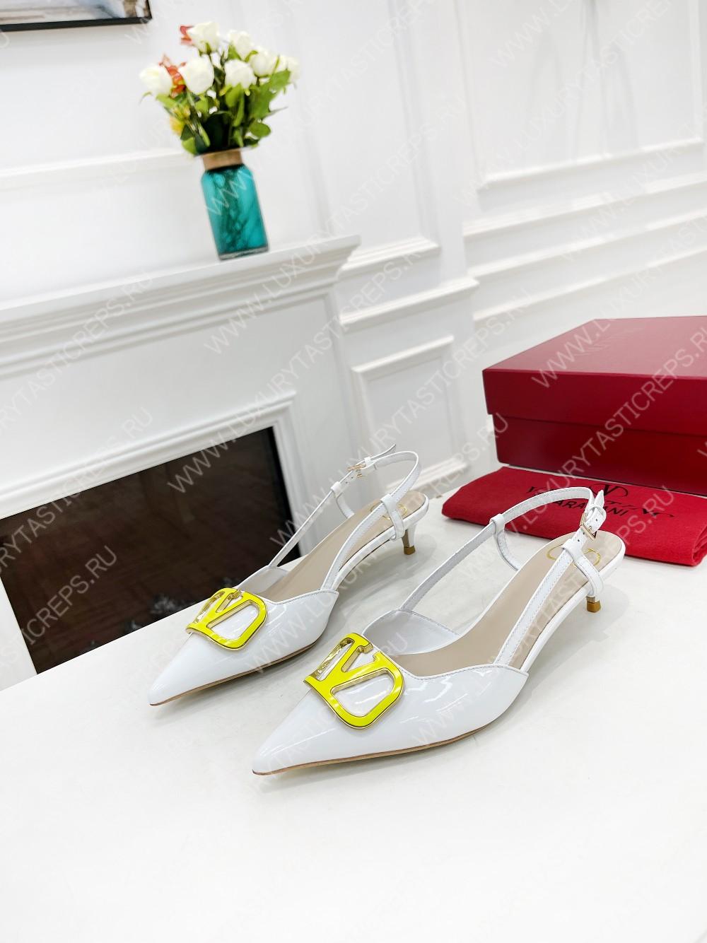 VALENTINO V BUCKLE PUMPS WHITE 1W2S0FH8LAFGF9