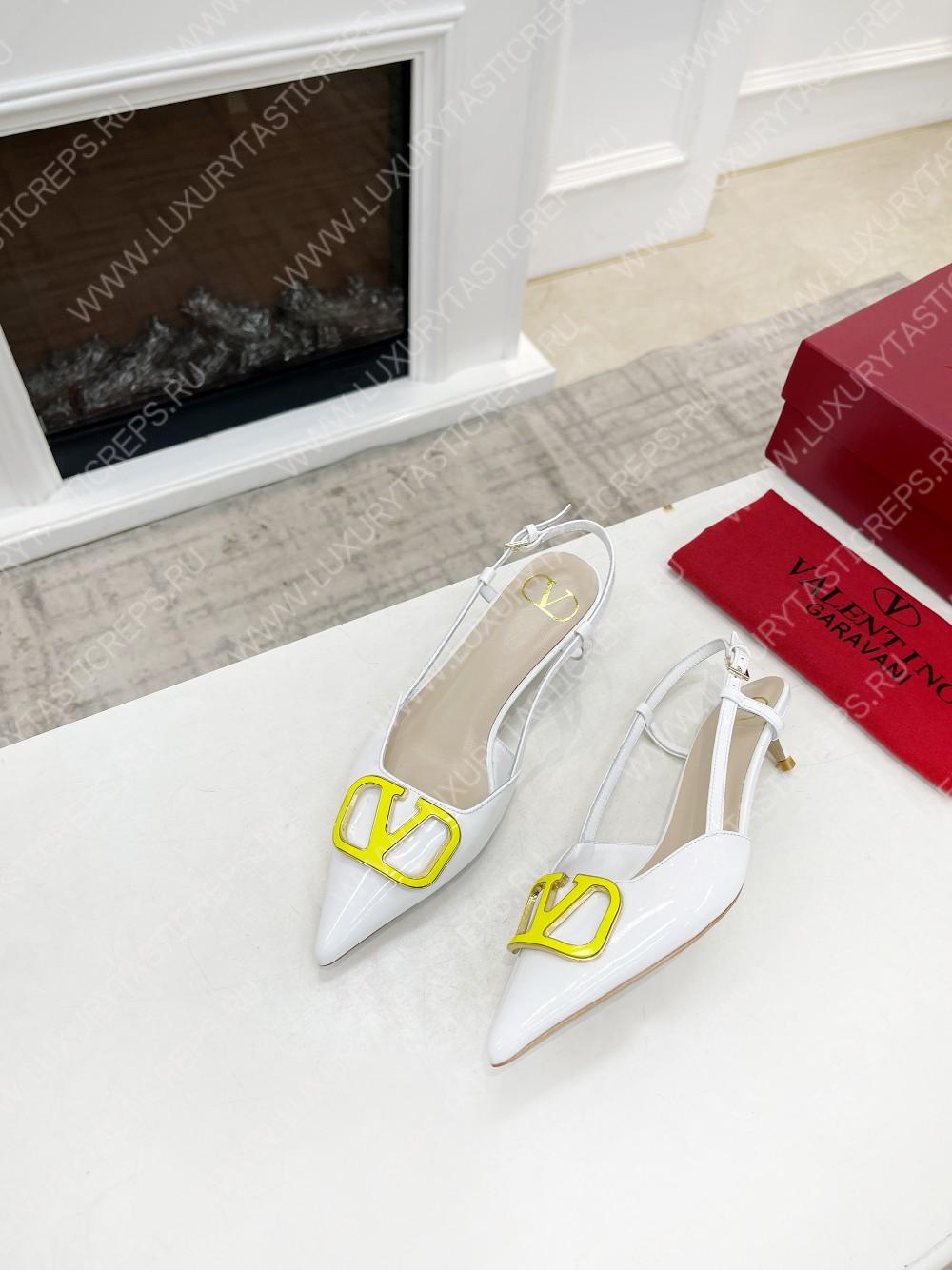 VALENTINO V BUCKLE PUMPS WHITE 1W2S0FH8LAFGF9