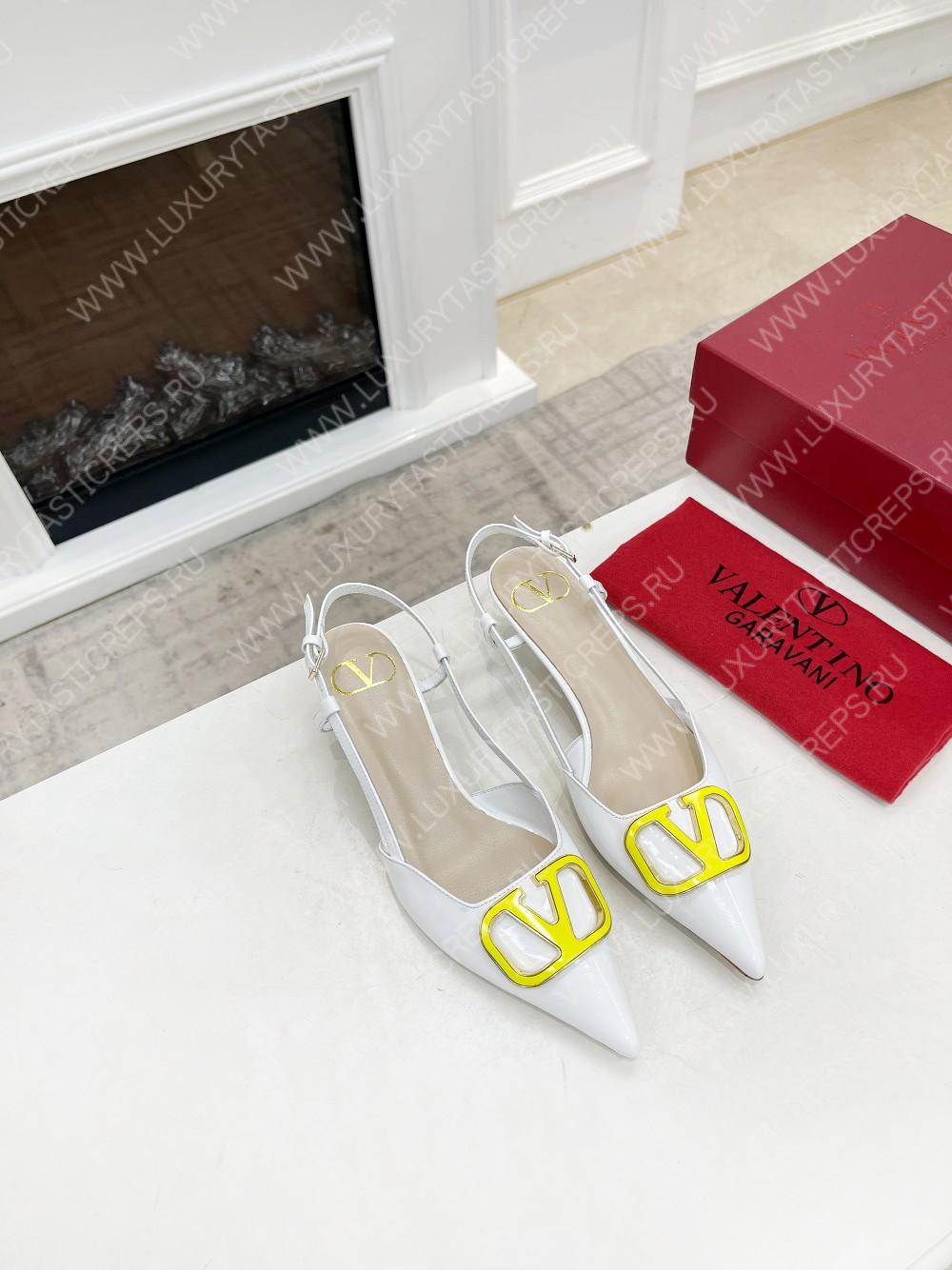VALENTINO V BUCKLE PUMPS WHITE 1W2S0FH8LAFGF9