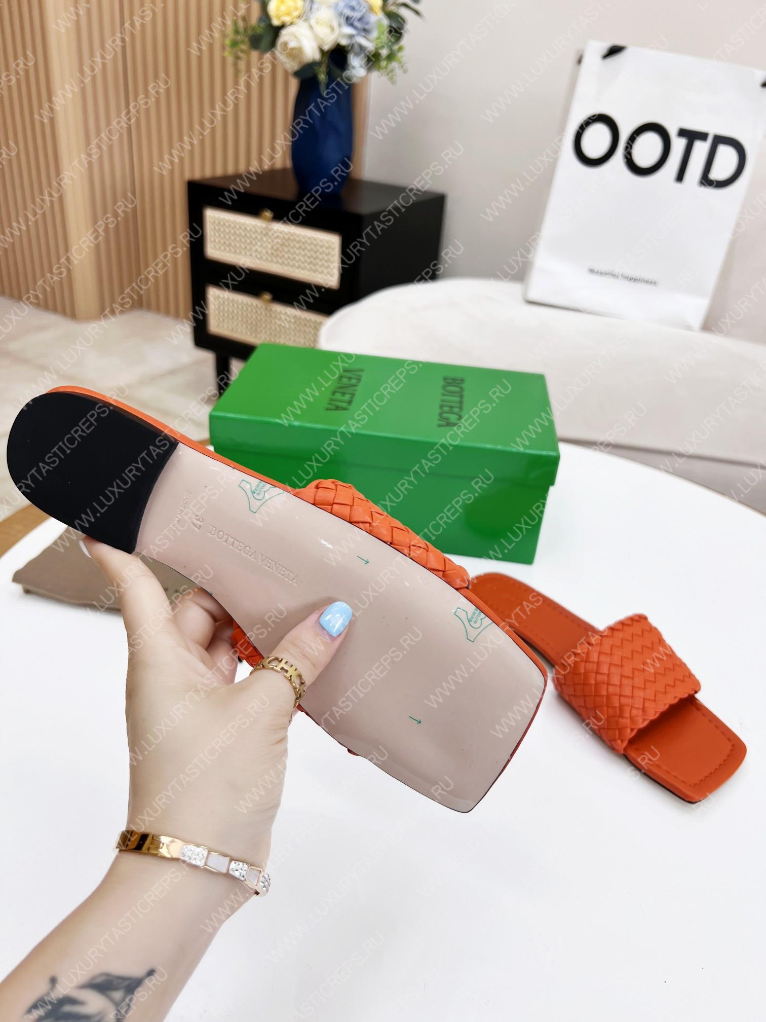 bo*te*ga Ve*ne*ta dot wave flat sandals orange 708880v