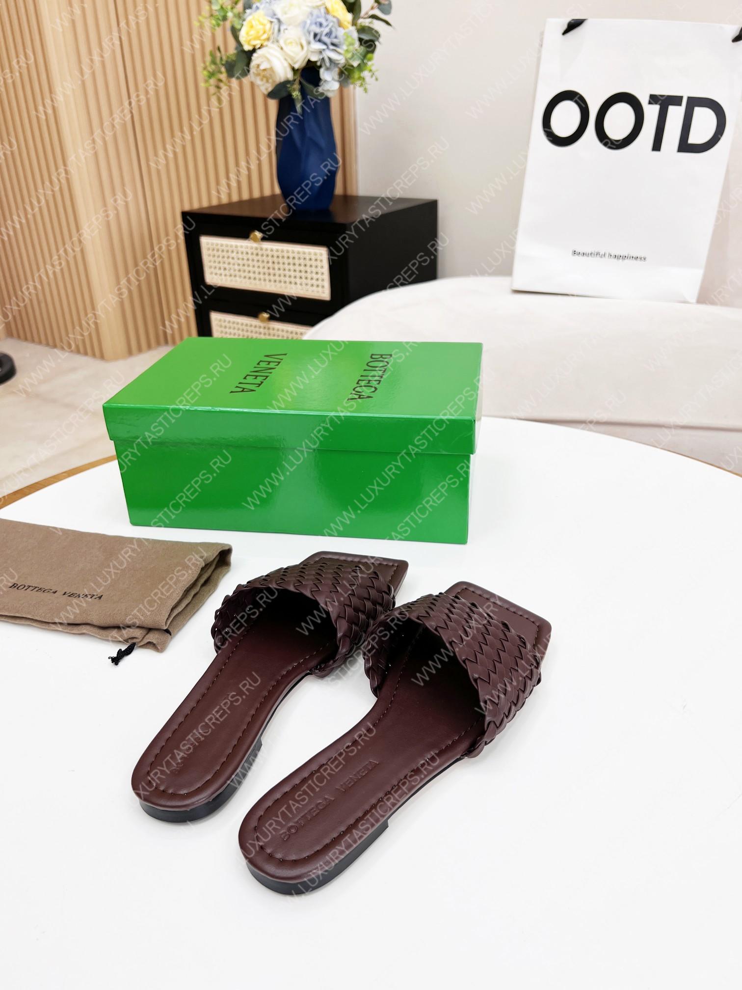 bo*te*ga Ve*ne*ta dot wave flat sandals burgundy 708880v