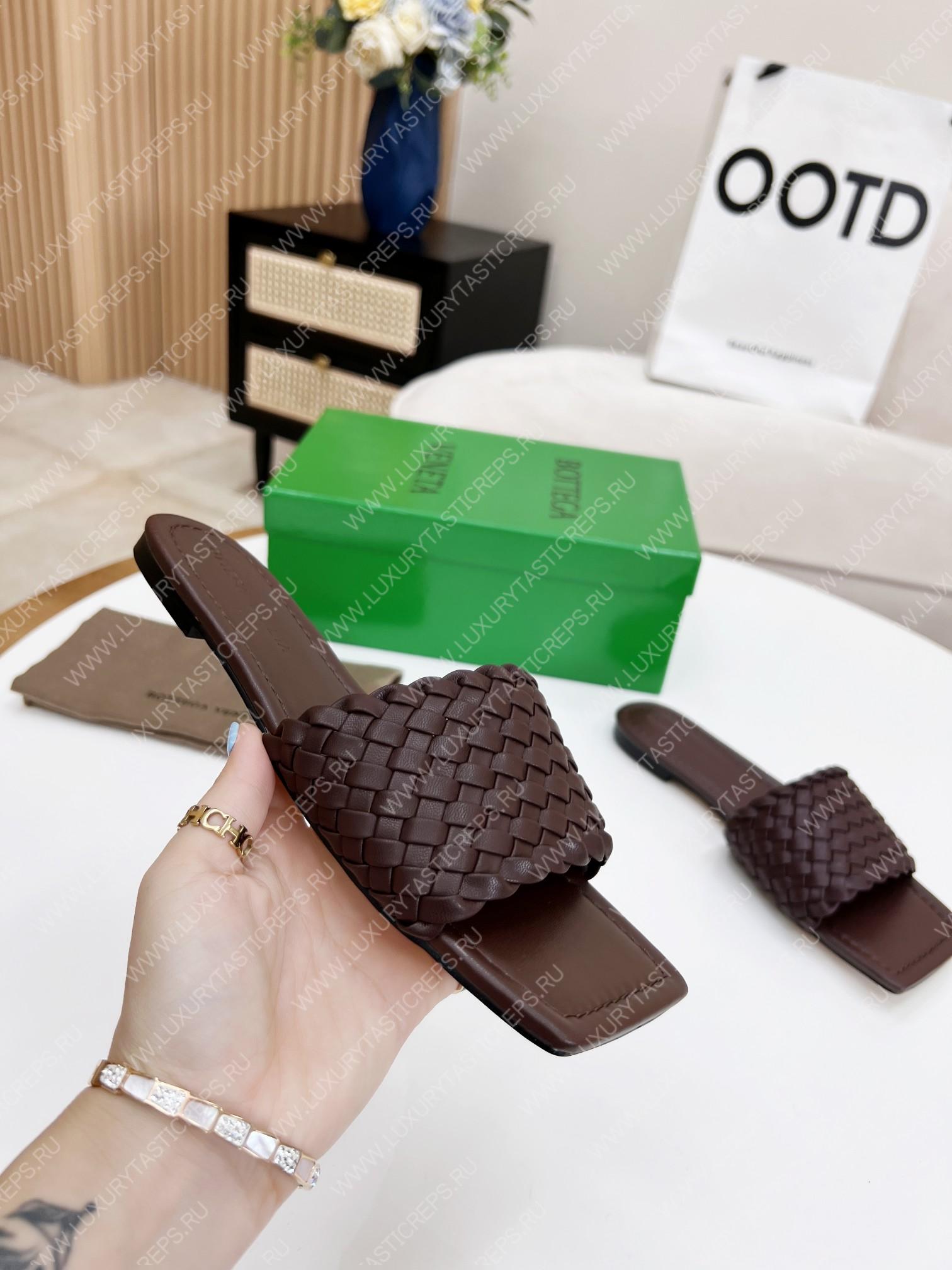 bo*te*ga Ve*ne*ta dot wave flat sandals burgundy 708880v