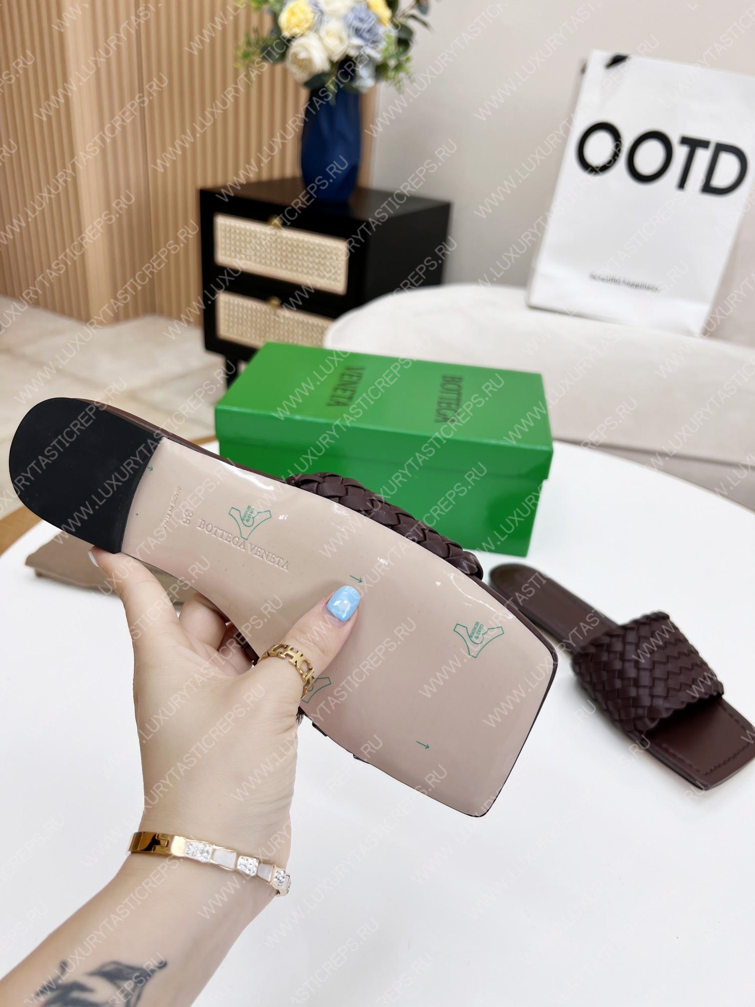 bo*te*ga Ve*ne*ta dot wave flat sandals burgundy 708880v