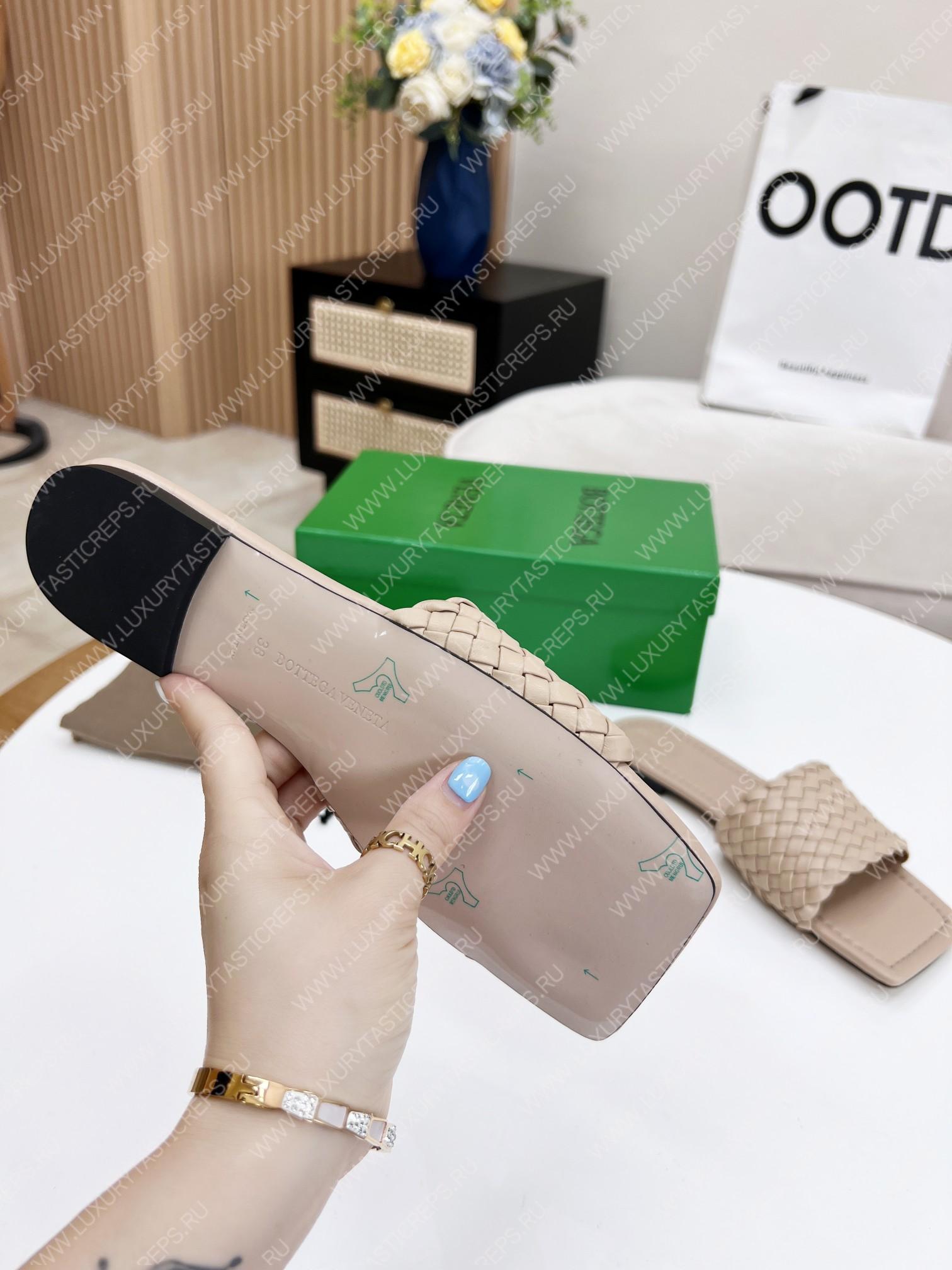 bo*te*ga Ve*ne*ta dot wave flat sandals nude 708880v