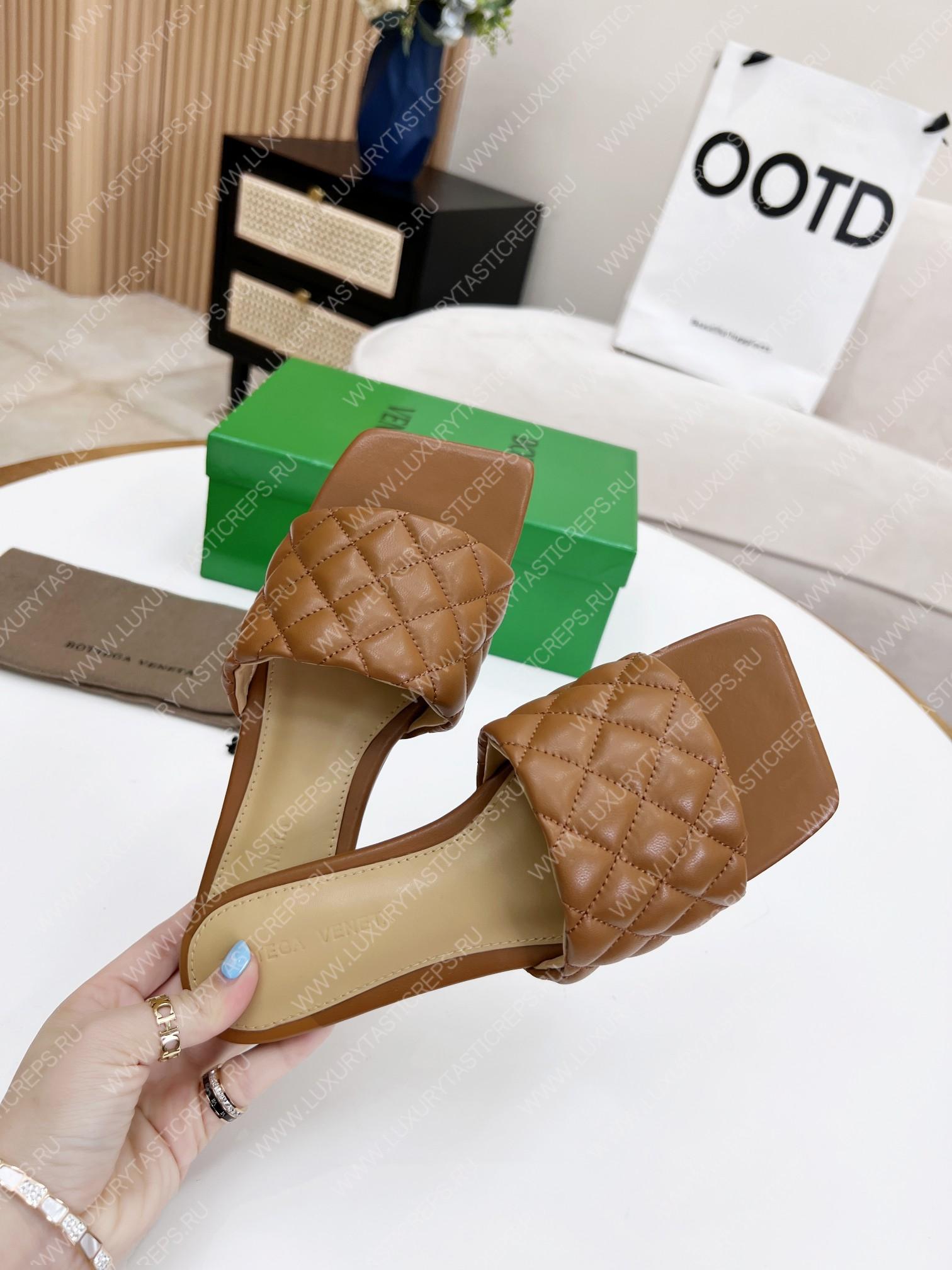 bo*te*ga Ve*ne*ta padded flat sandals brown 627710v