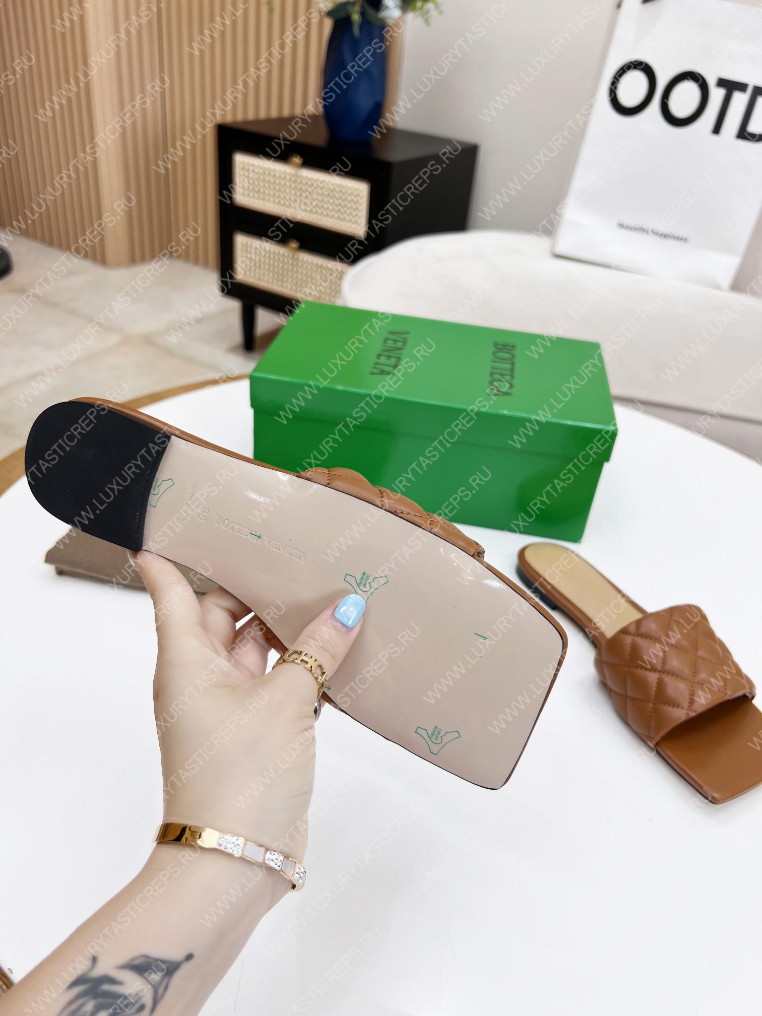 bo*te*ga Ve*ne*ta padded flat sandals brown 627710v