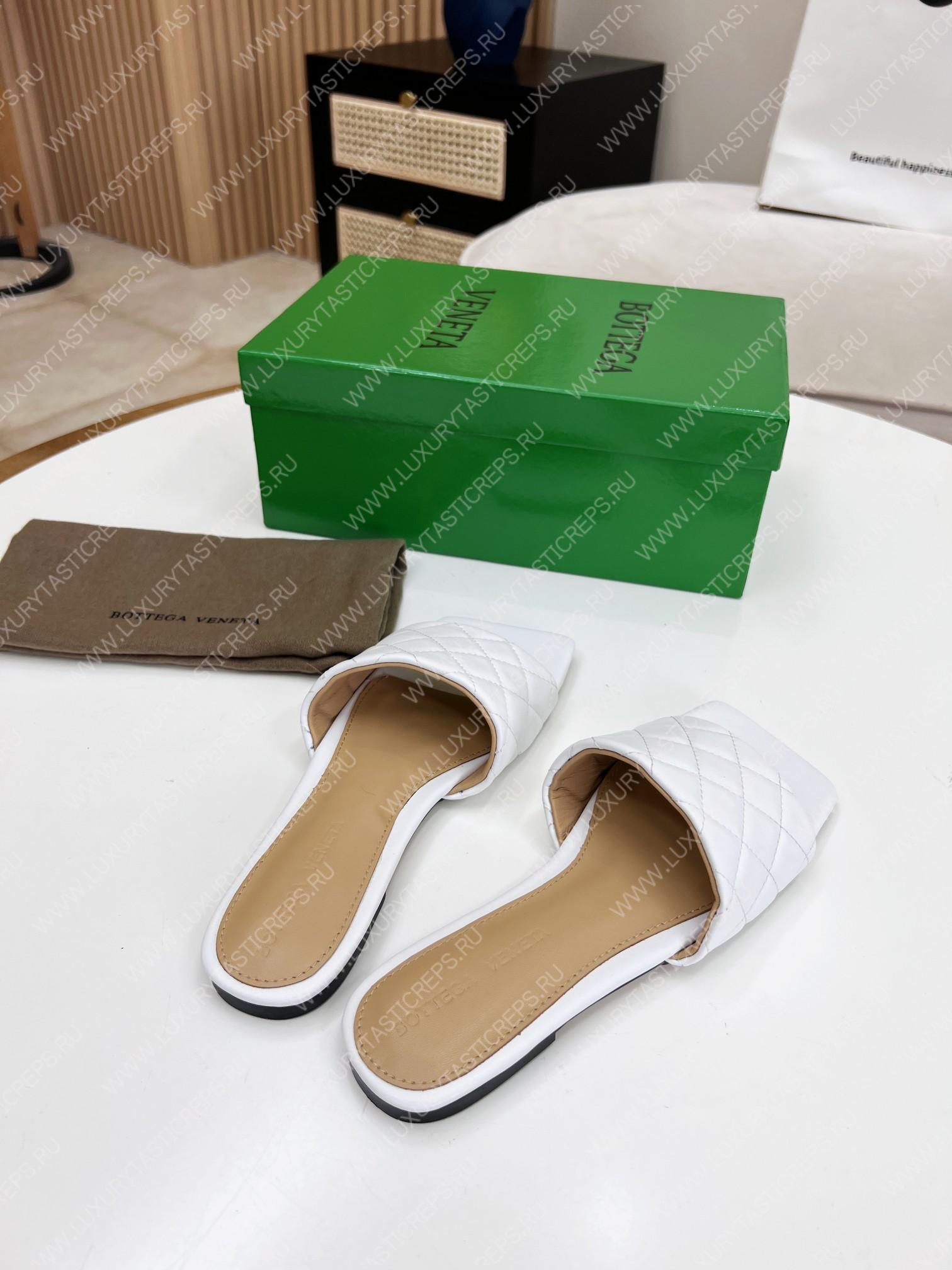 bo*te*ga Ve*ne*ta padded flat sandals white 627710v