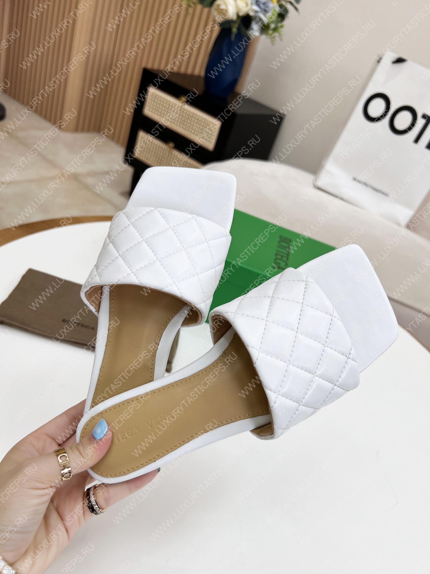 bo*te*ga Ve*ne*ta padded flat sandals white 627710v