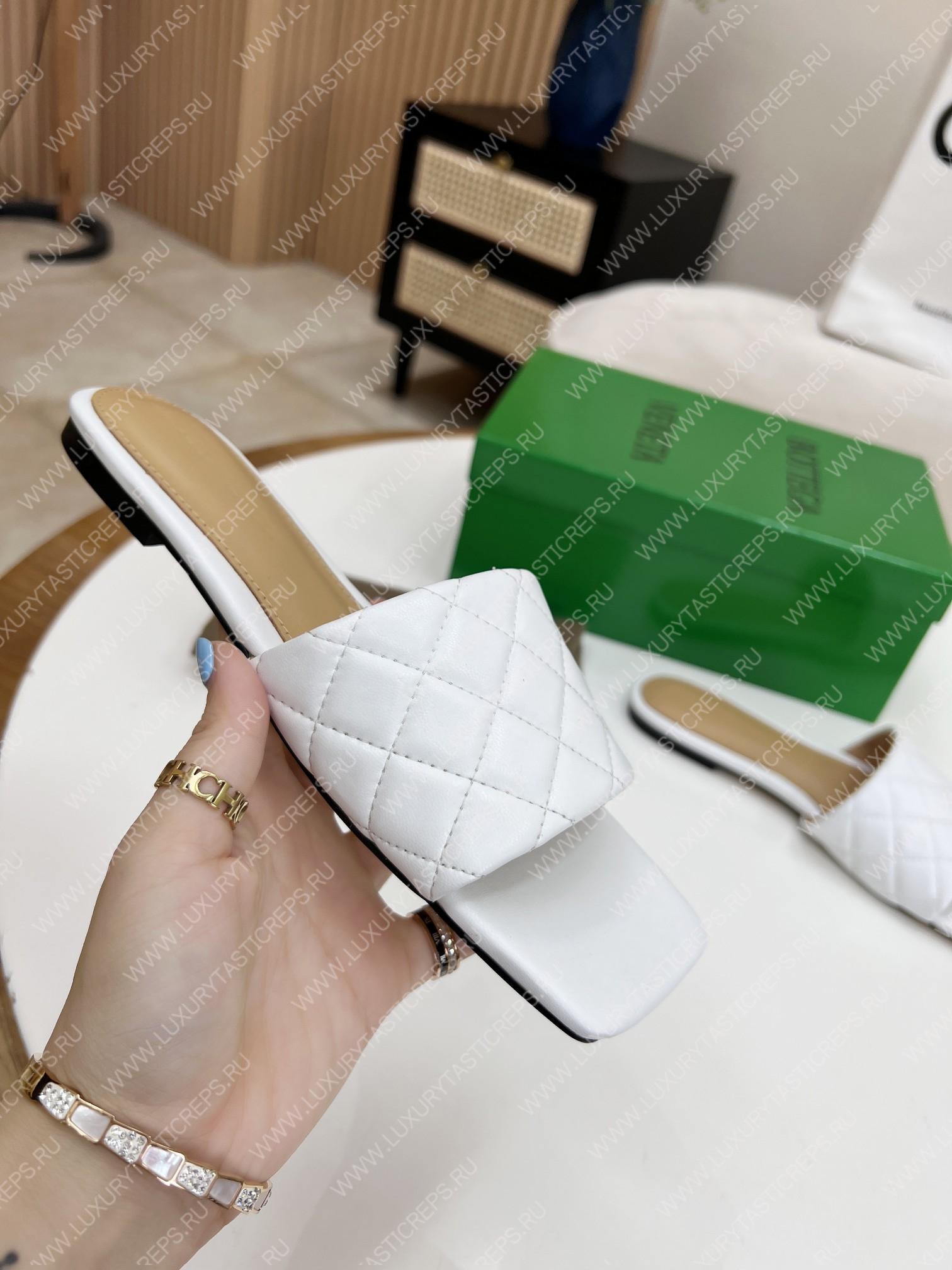 bo*te*ga Ve*ne*ta padded flat sandals white 627710v