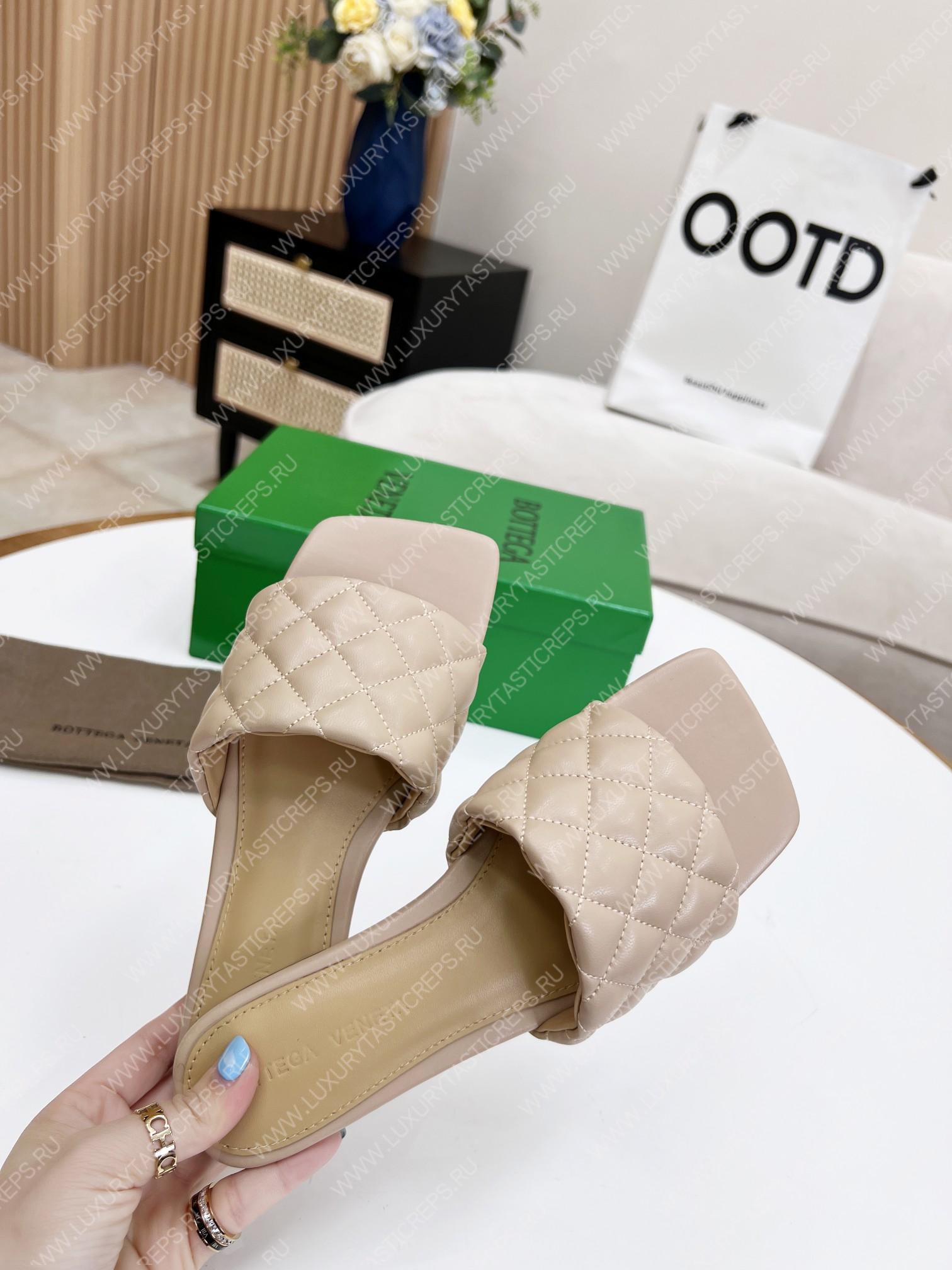 bo*te*ga Ve*ne*ta padded flat sandals nude 627710v