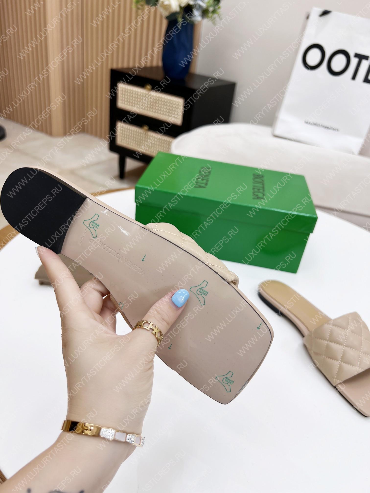 bo*te*ga Ve*ne*ta padded flat sandals nude 627710v