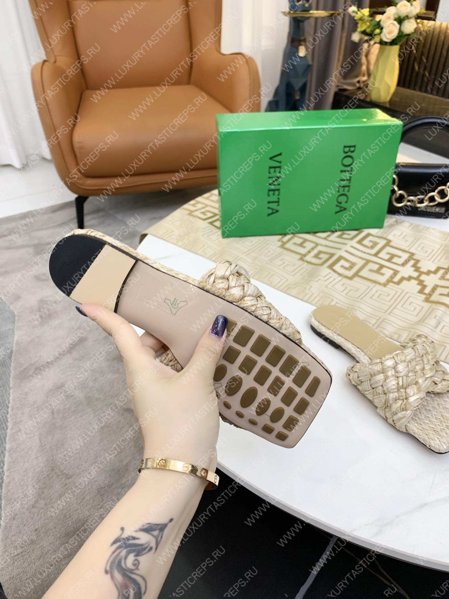 bo*te*ga Ve*ne*ta dot wave sandal beige 708880v