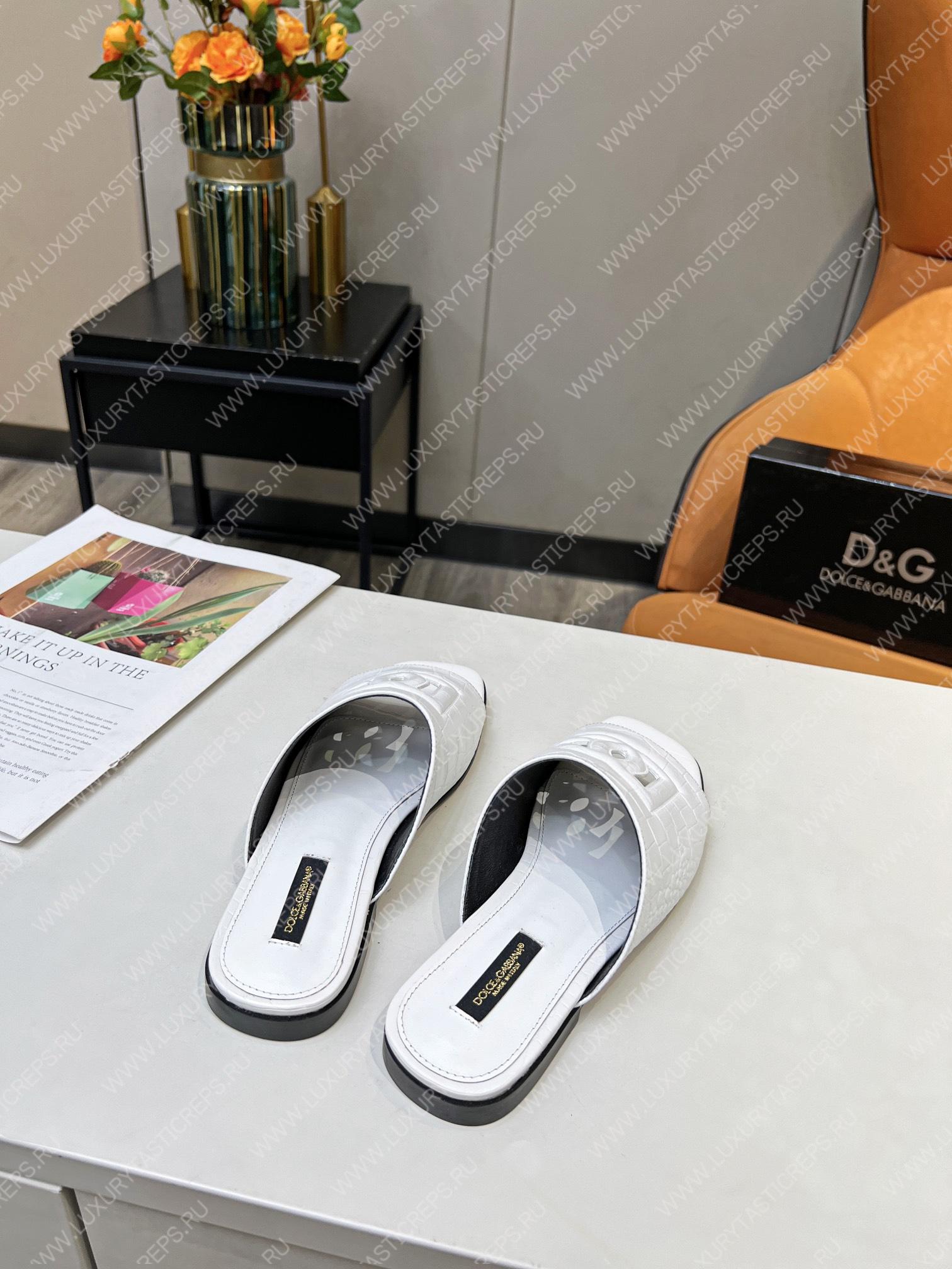 DOLCE AND GABANA EMBOSSED LOGOOPEN TOE SANDALS WHITE A80272AC606