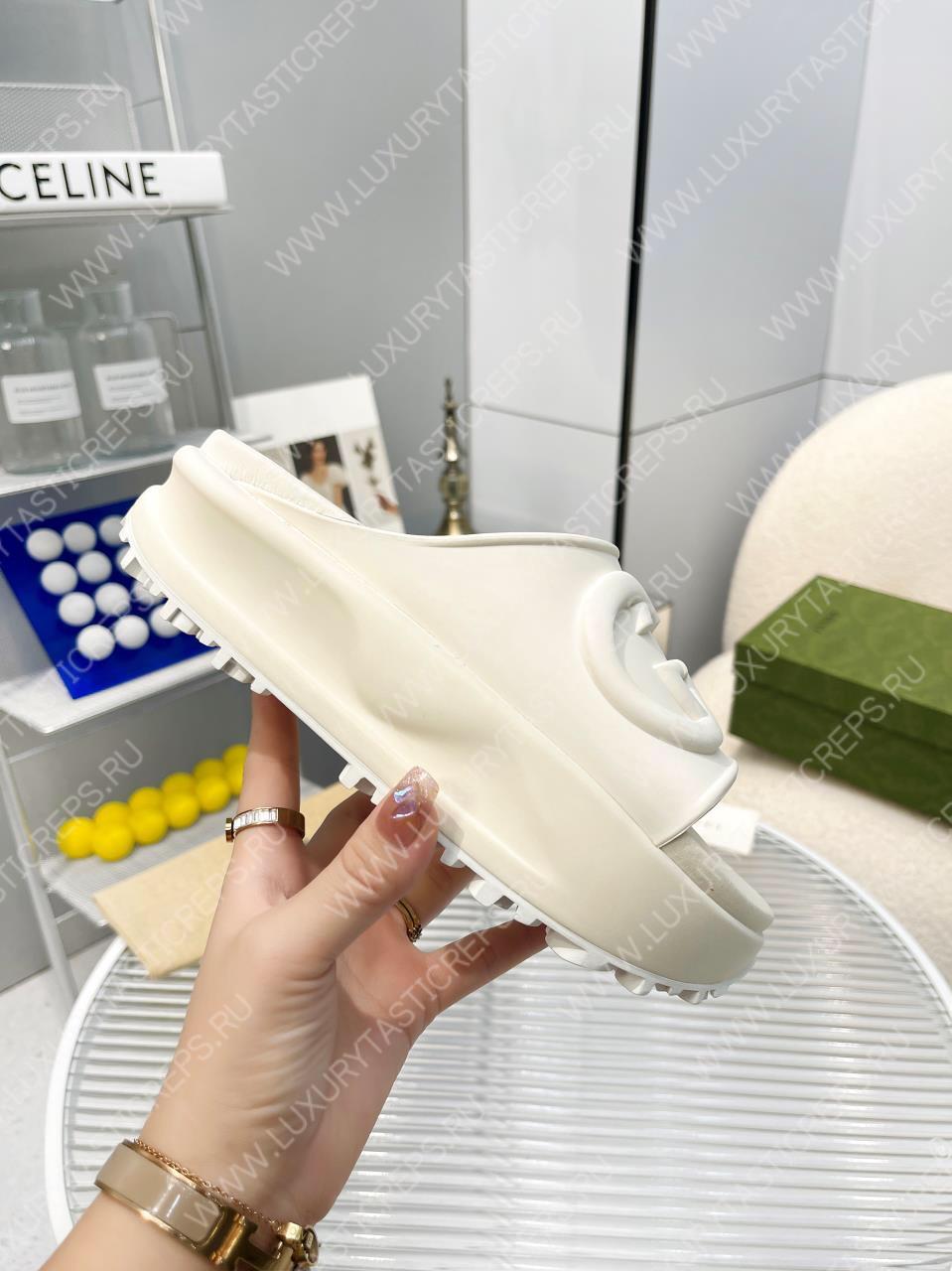 G*u*i slide sandal off-white 692845