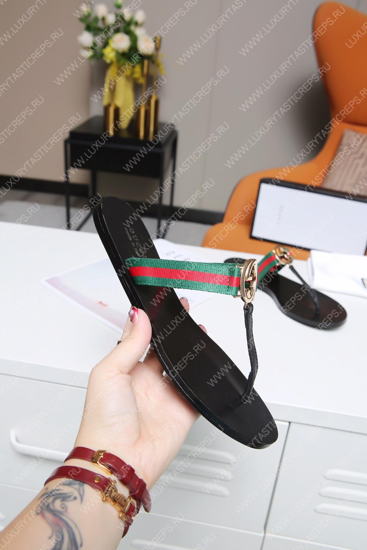 G*u*i black web stripe flip-flops green and red 630307