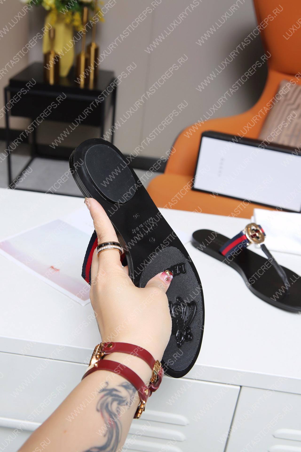 G*u*i black web stripe flip-flops blue and red 630307