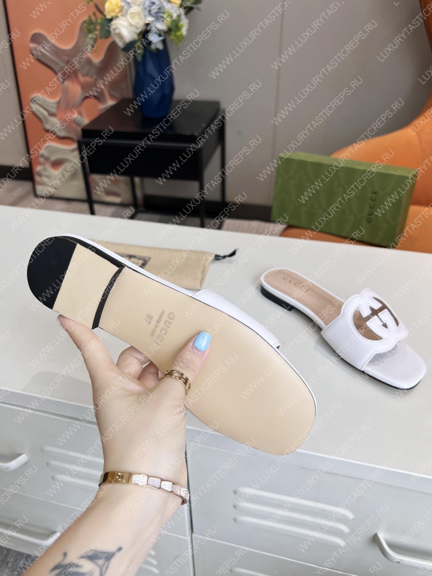 G*u*i interlocking g cut-out slide sandal white 694450