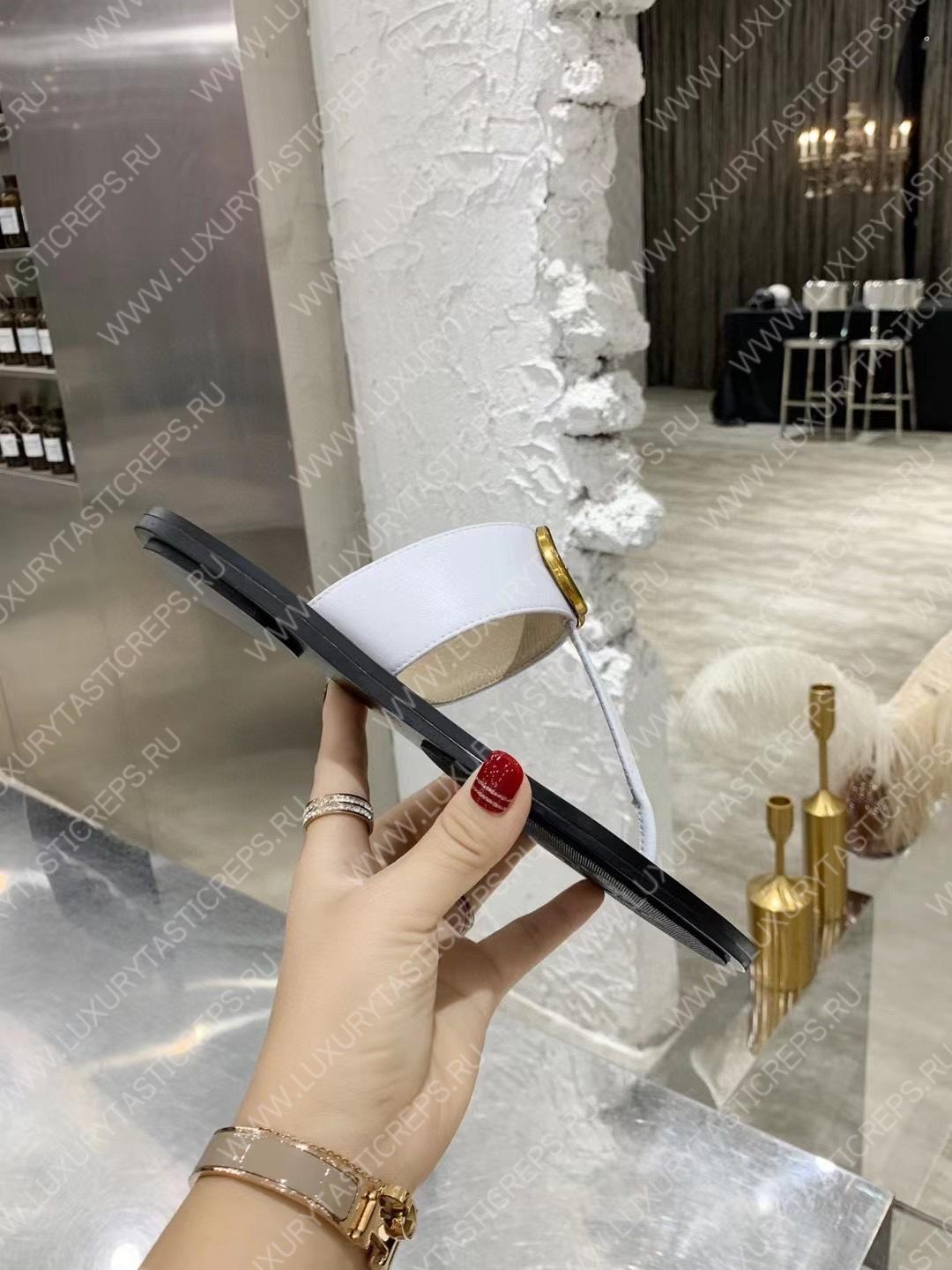 G*u*i leather thong sandal with double g white 497444