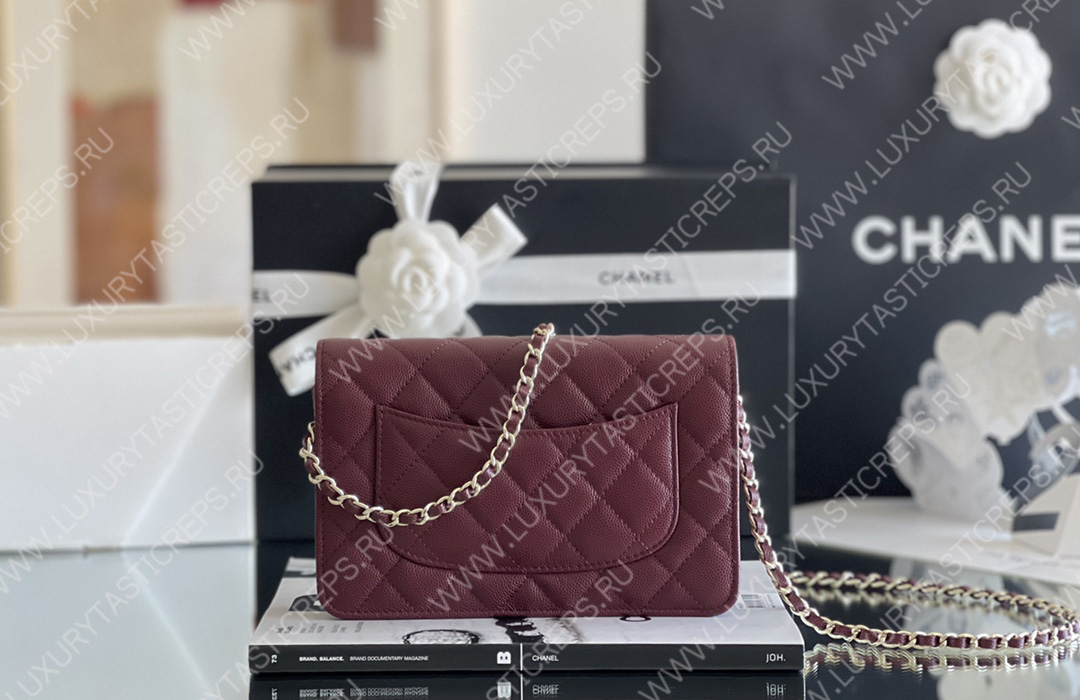 Ch*el classic wallet on chain burgundy ap0250
