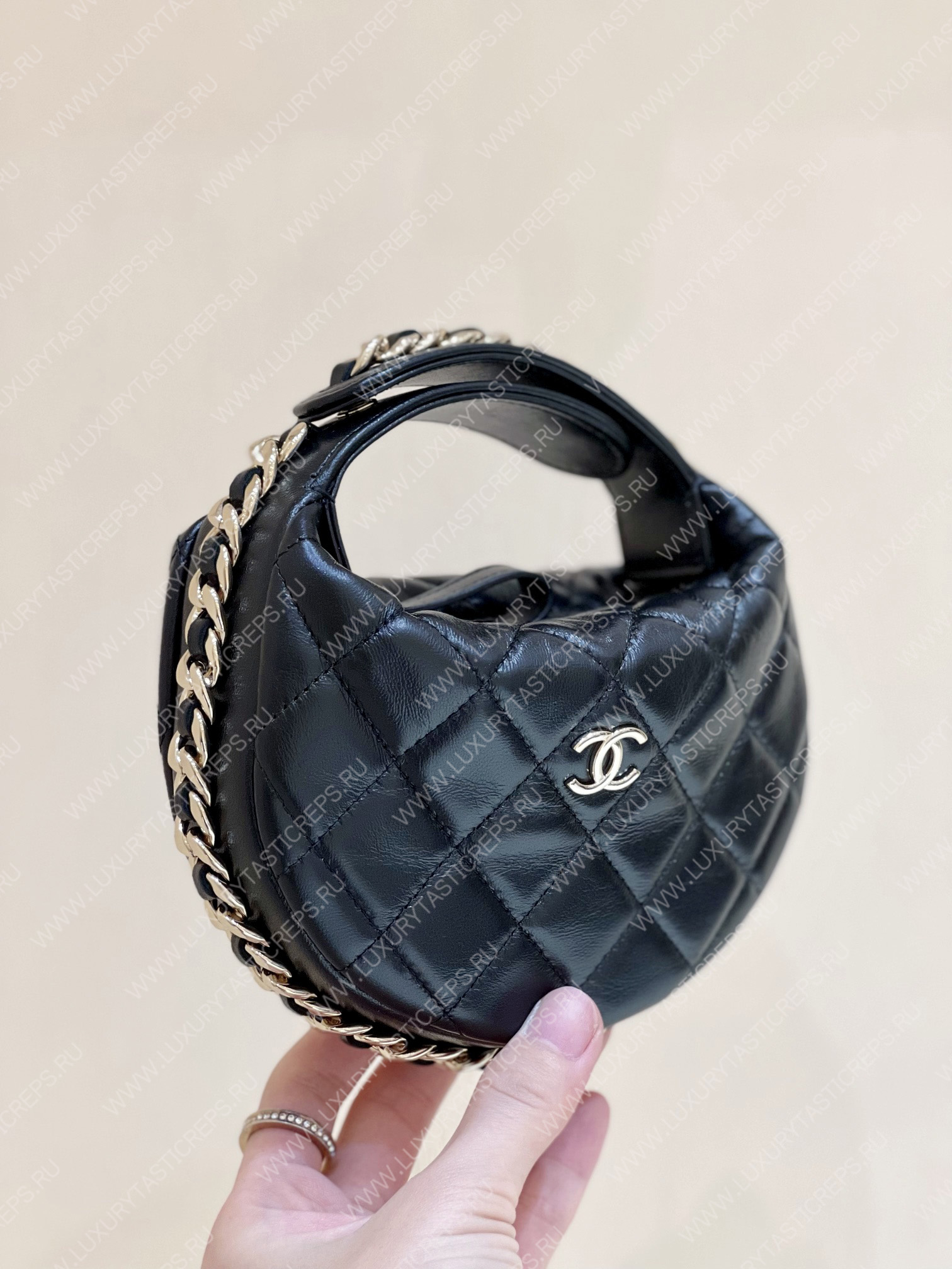 Ch*el pouch black ap3095